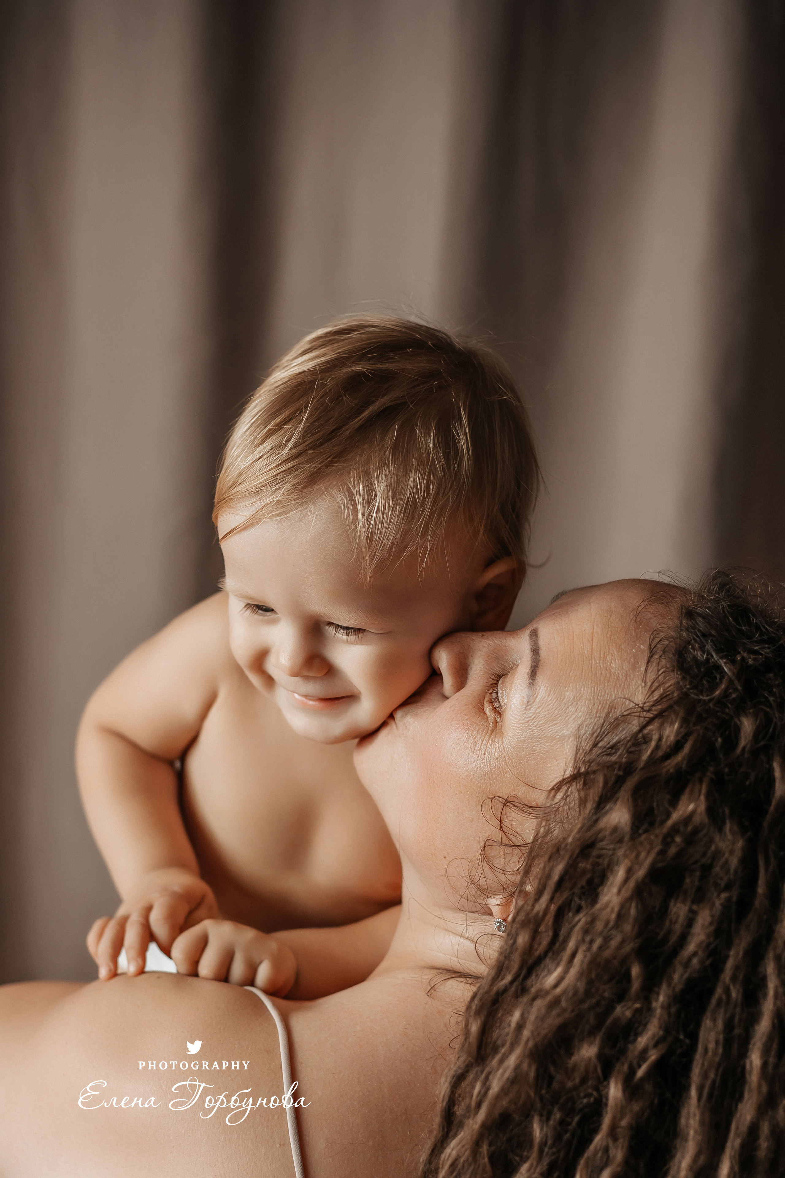 Материнство. Ольга и Макар в моей студии. Сентябрь 2023. Фотограф Пермь. Свадьбы. Семья и дети, школа, д. сад. Фотокниги