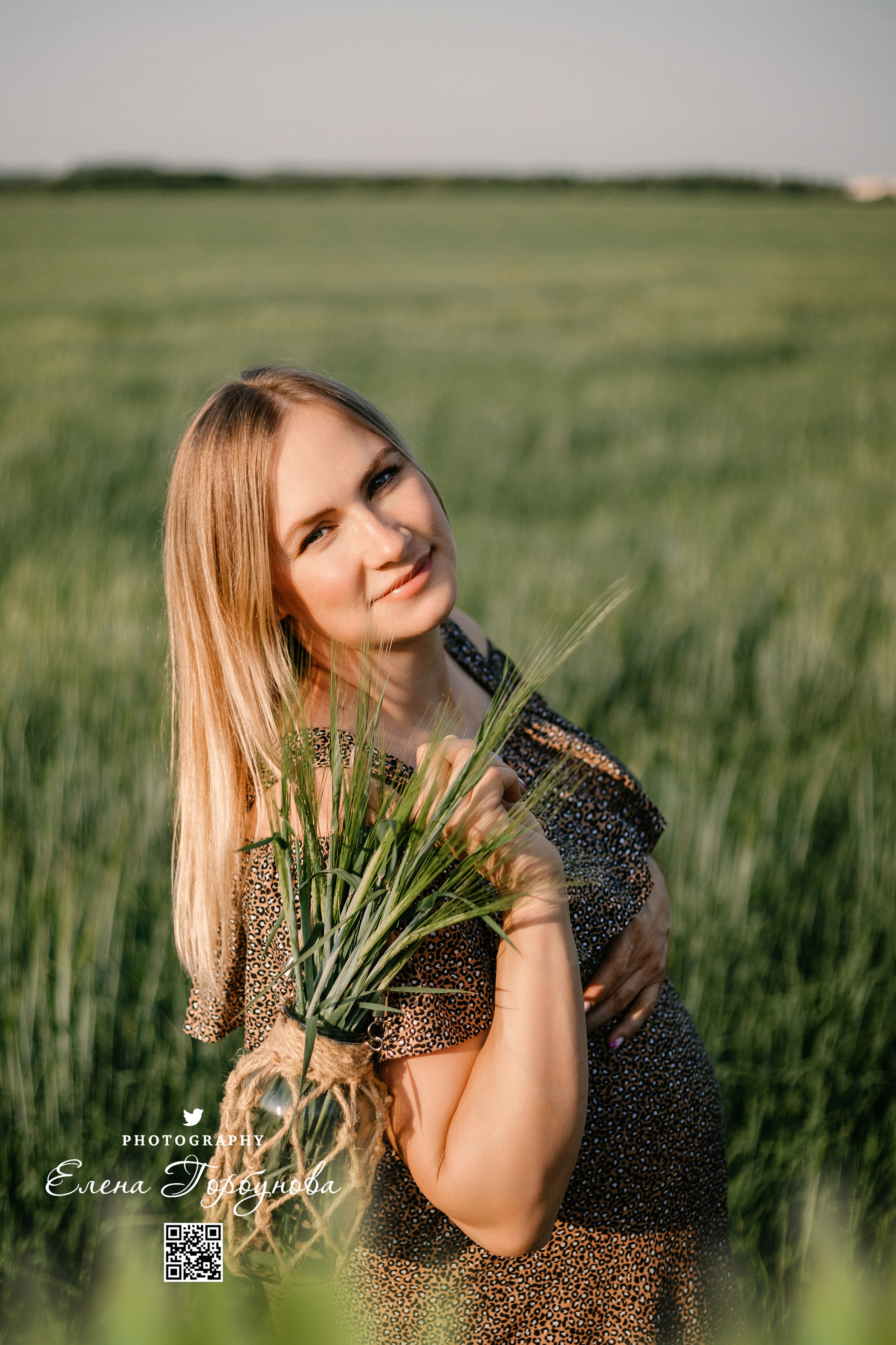 Поле. Юлия. Август 2023 г. Фотограф Пермь. Свадьбы. Семья и дети, школа, д. сад. Фотокниги