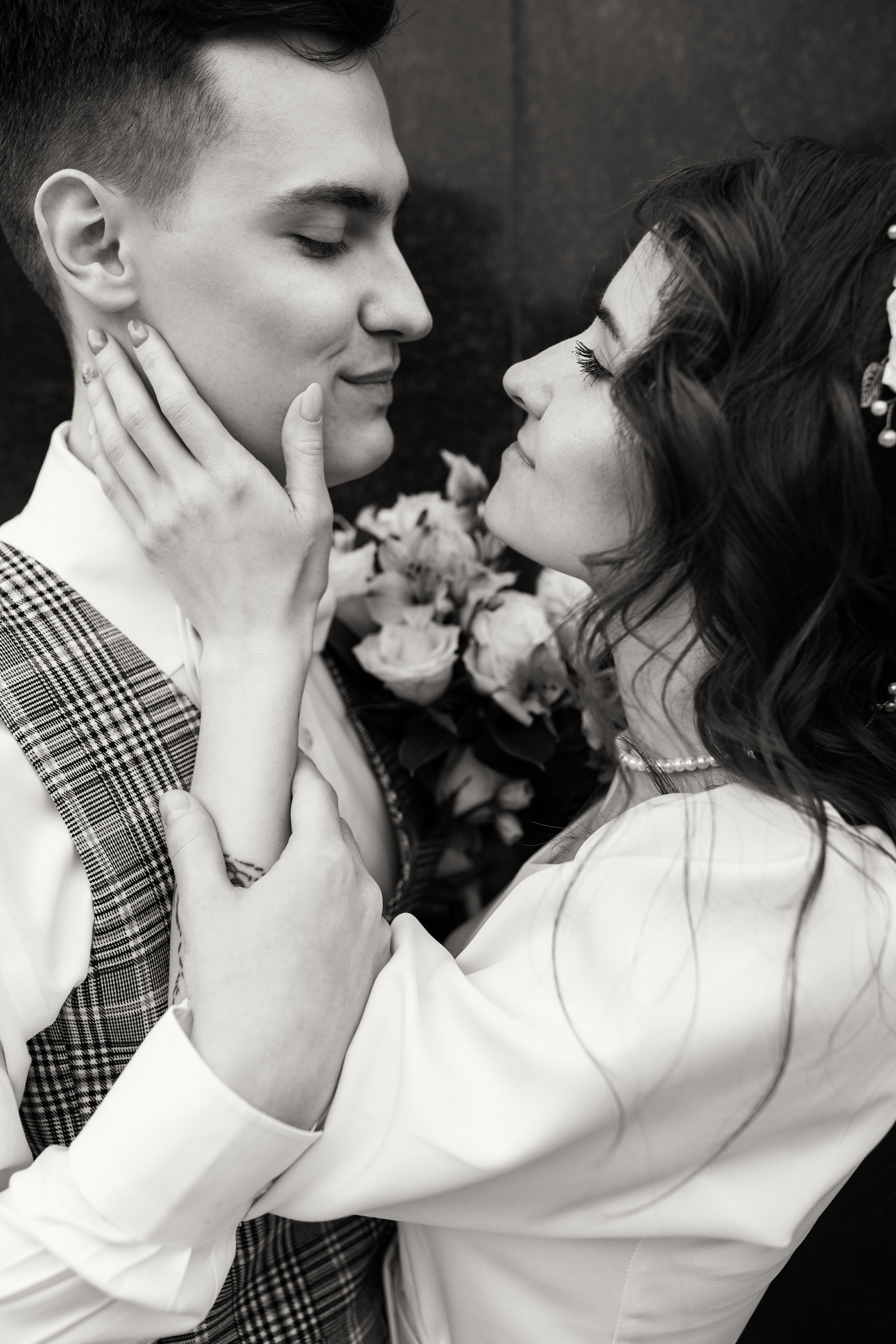 Жени и невеста на фото прогулке летом