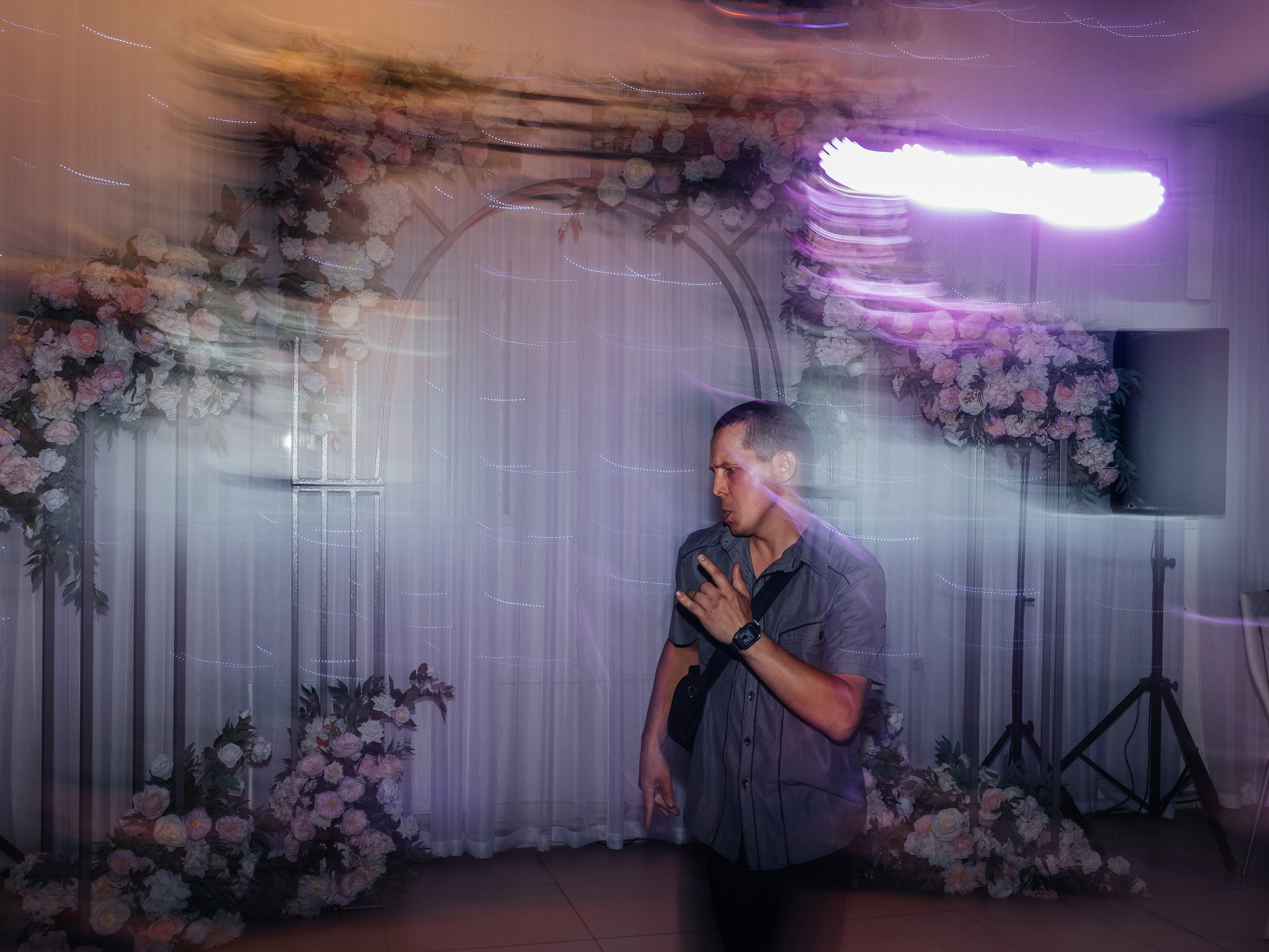 Дискотека на свадебной вечеринке. Репортажное фото банкета