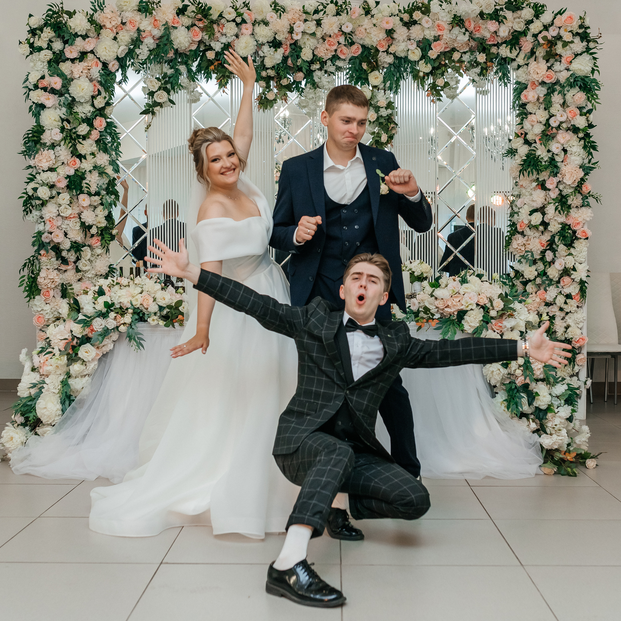 Свадьба Александра и Яны. Регистрация + банкет. Июль 2023. Фотограф Пермь. Свадьбы. Семья и дети, школа, д. сад. Фотокниги