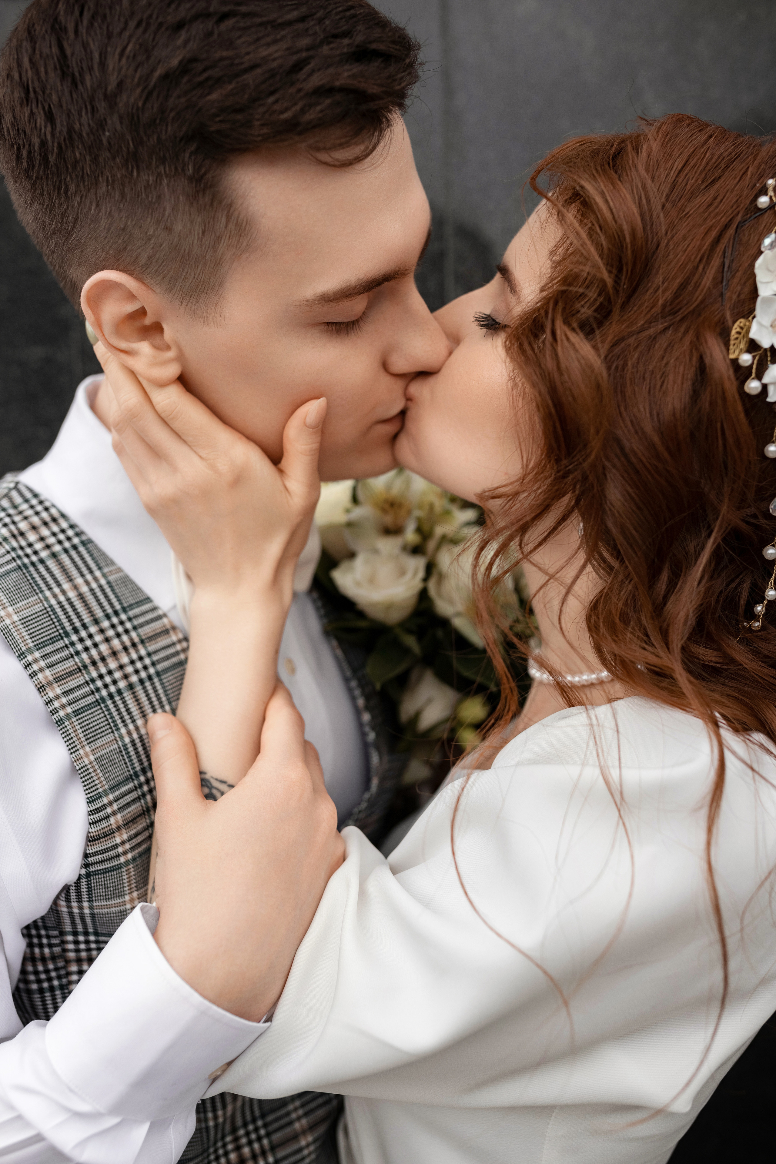 Жени и невеста на фото прогулке летом