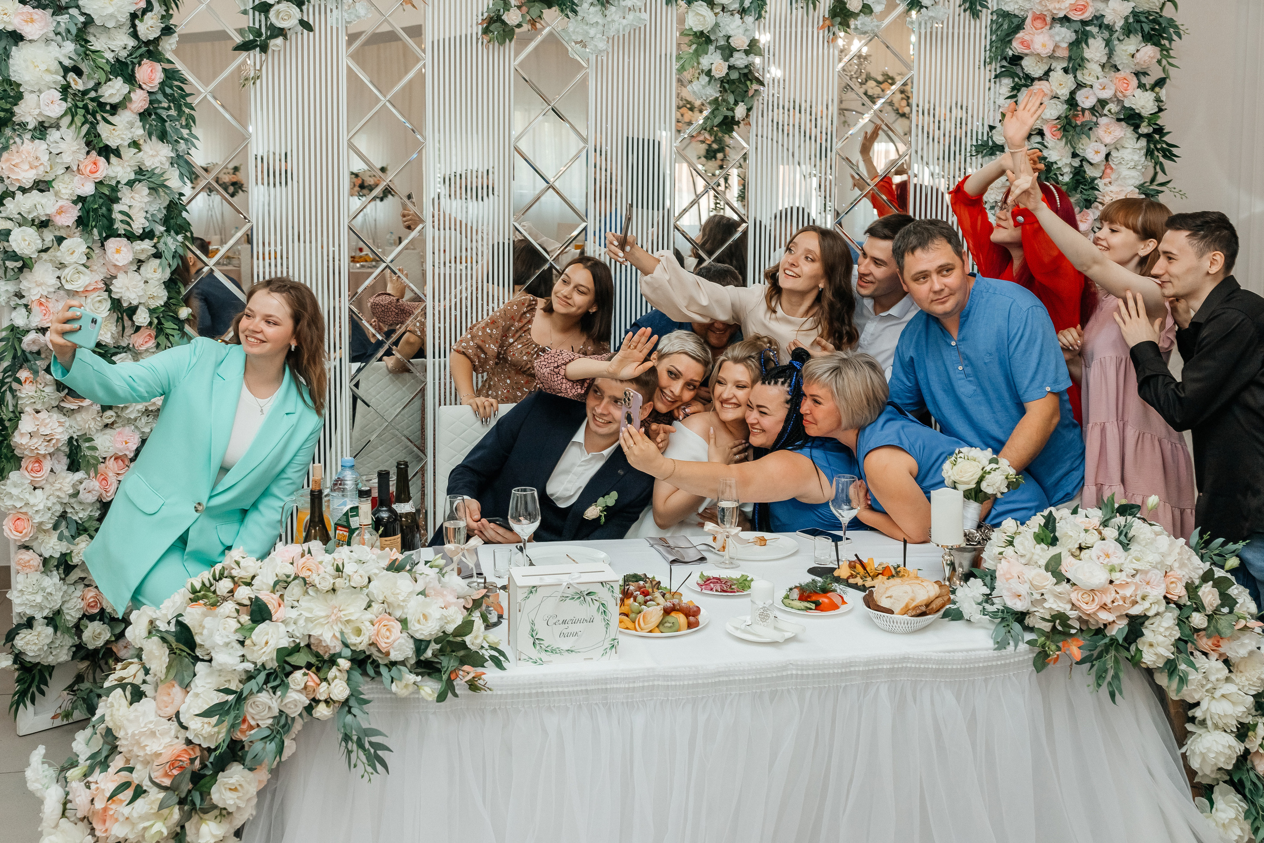 Репортажное фото свадебной вечеринки