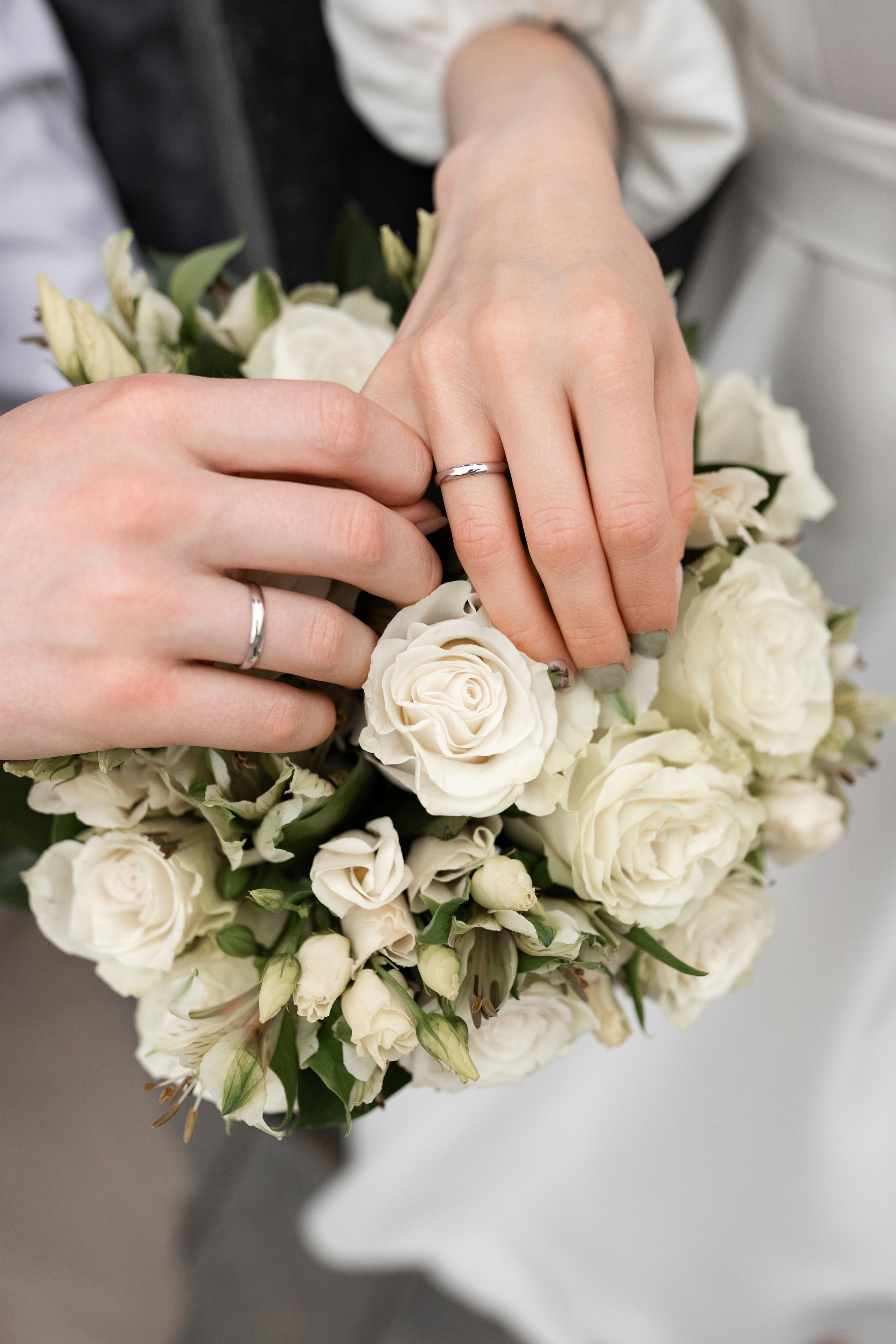 Жени и невеста на фото прогулке летом