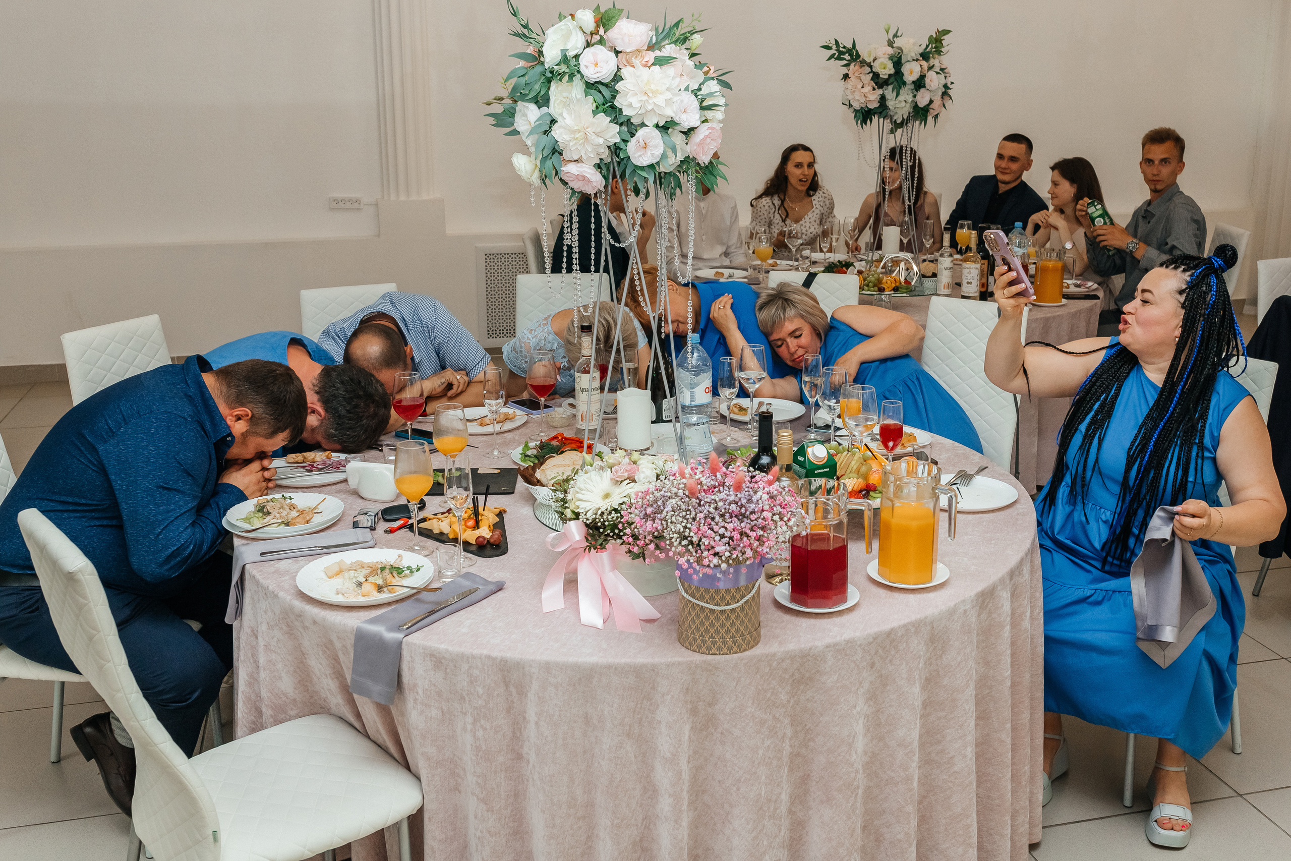 Репортажное фото свадебной вечеринки