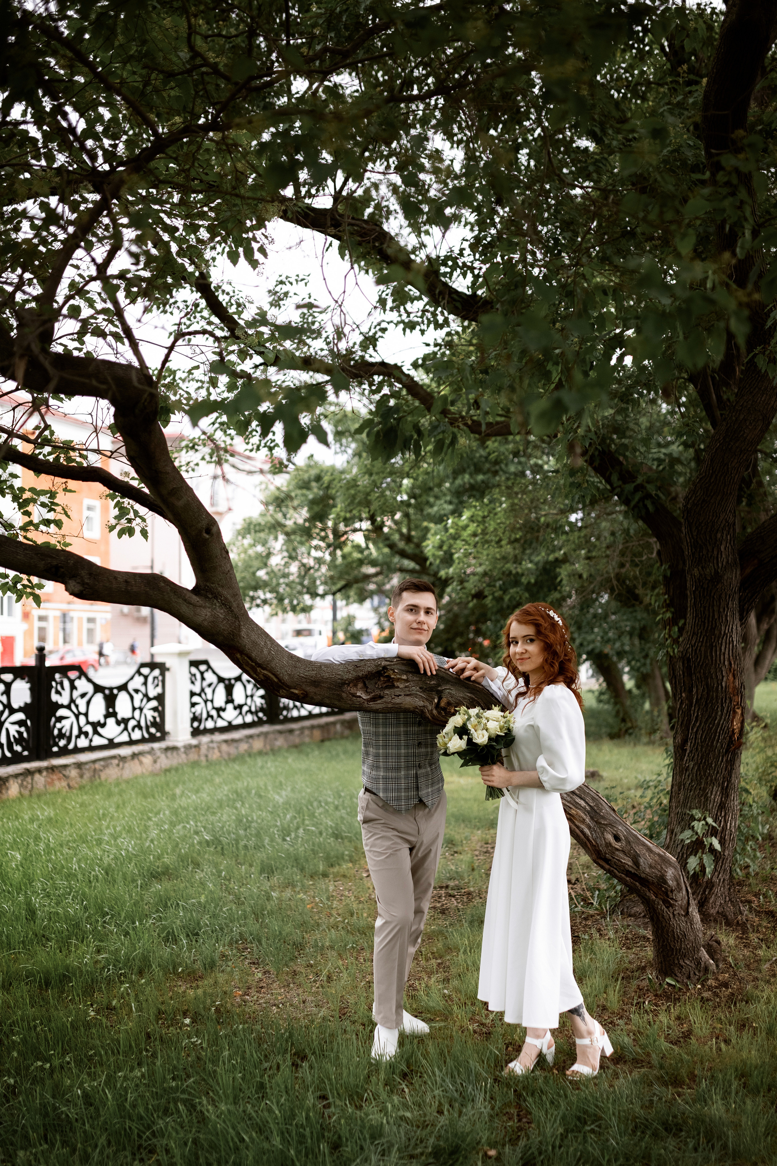 Жени и невеста на фото прогулке летом