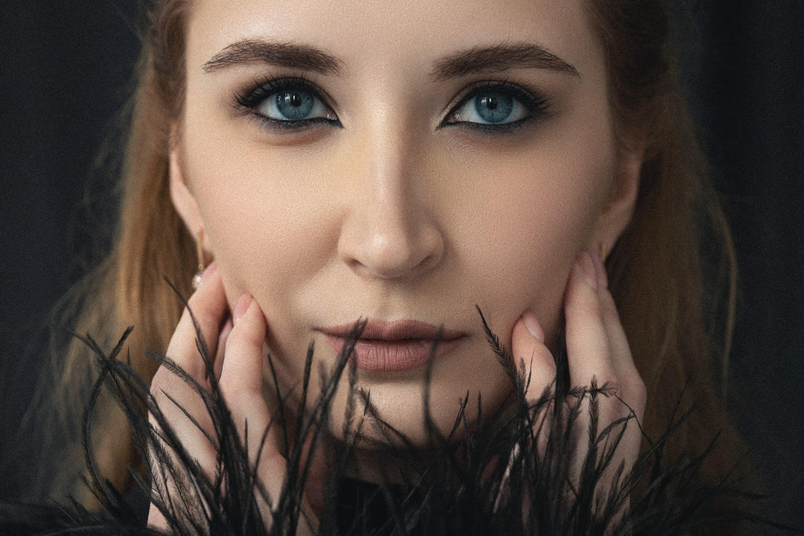 Юлия «The dark feather». Фотограф Мария Щеголькова. Чувственный женский портрет