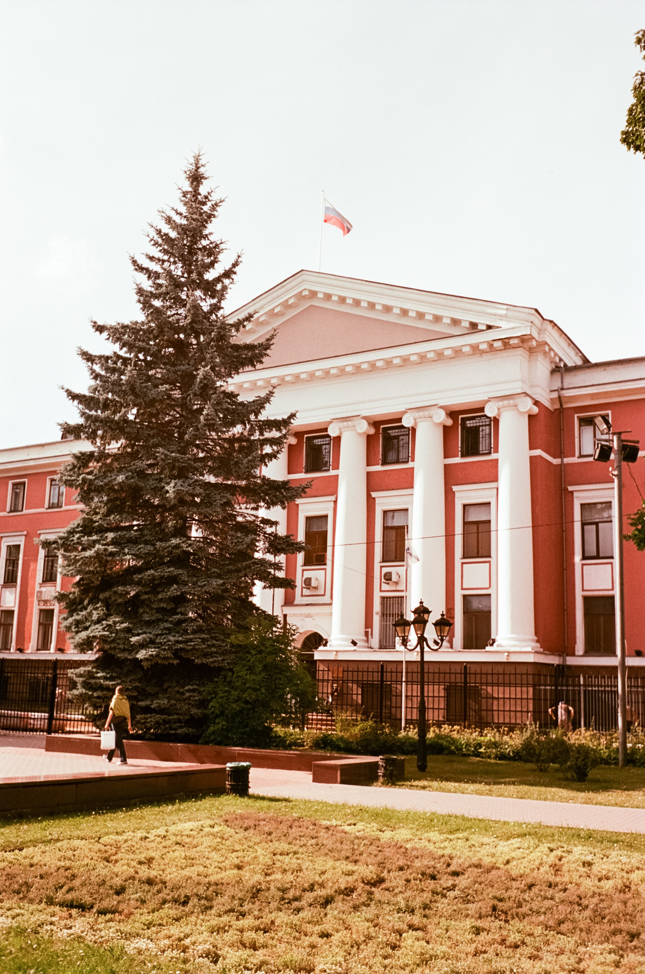 Калининград в солнечный день 7 июля 2024 года / Aerocolor IV / Minox 35GT (2)