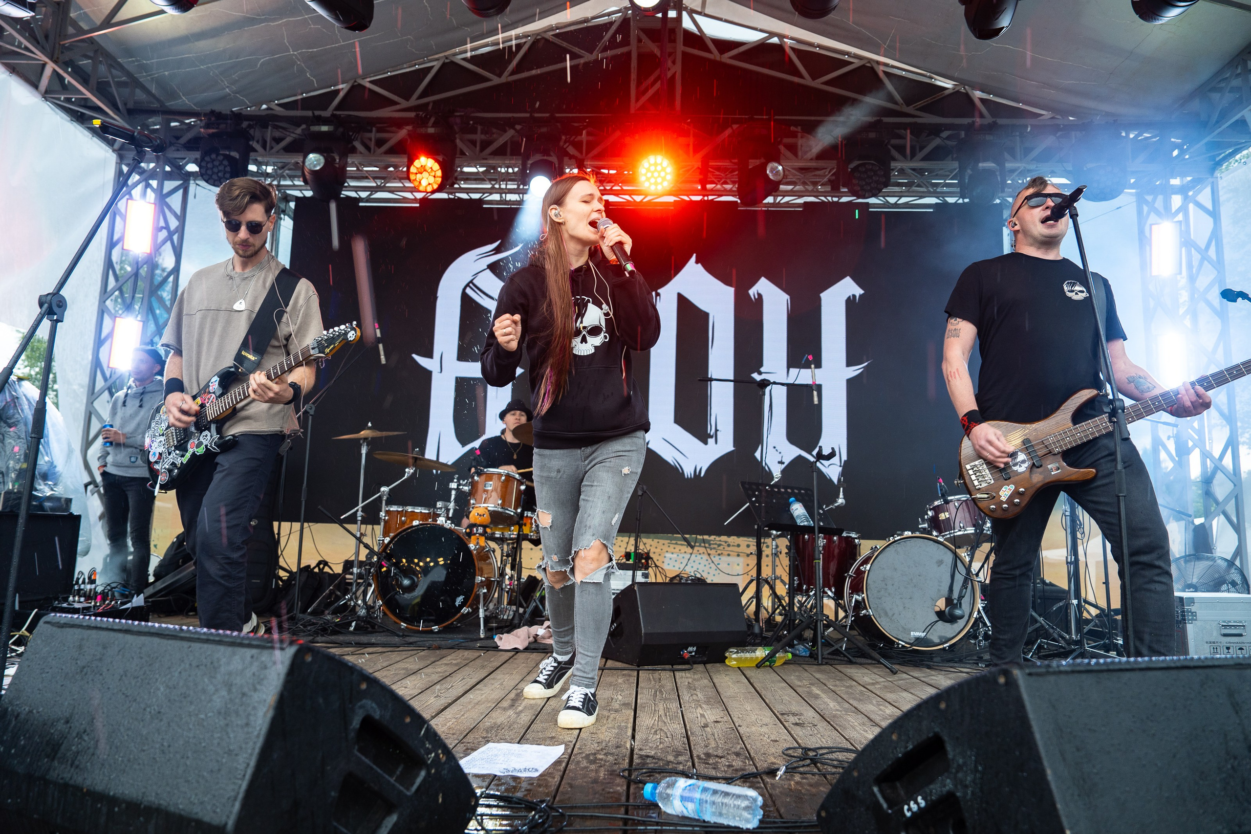 Фотоотчет с главного панк-рок фестиваля страны Anti-Party 2025. Фотограф Николай Прокофьев модельные тесты в Москве