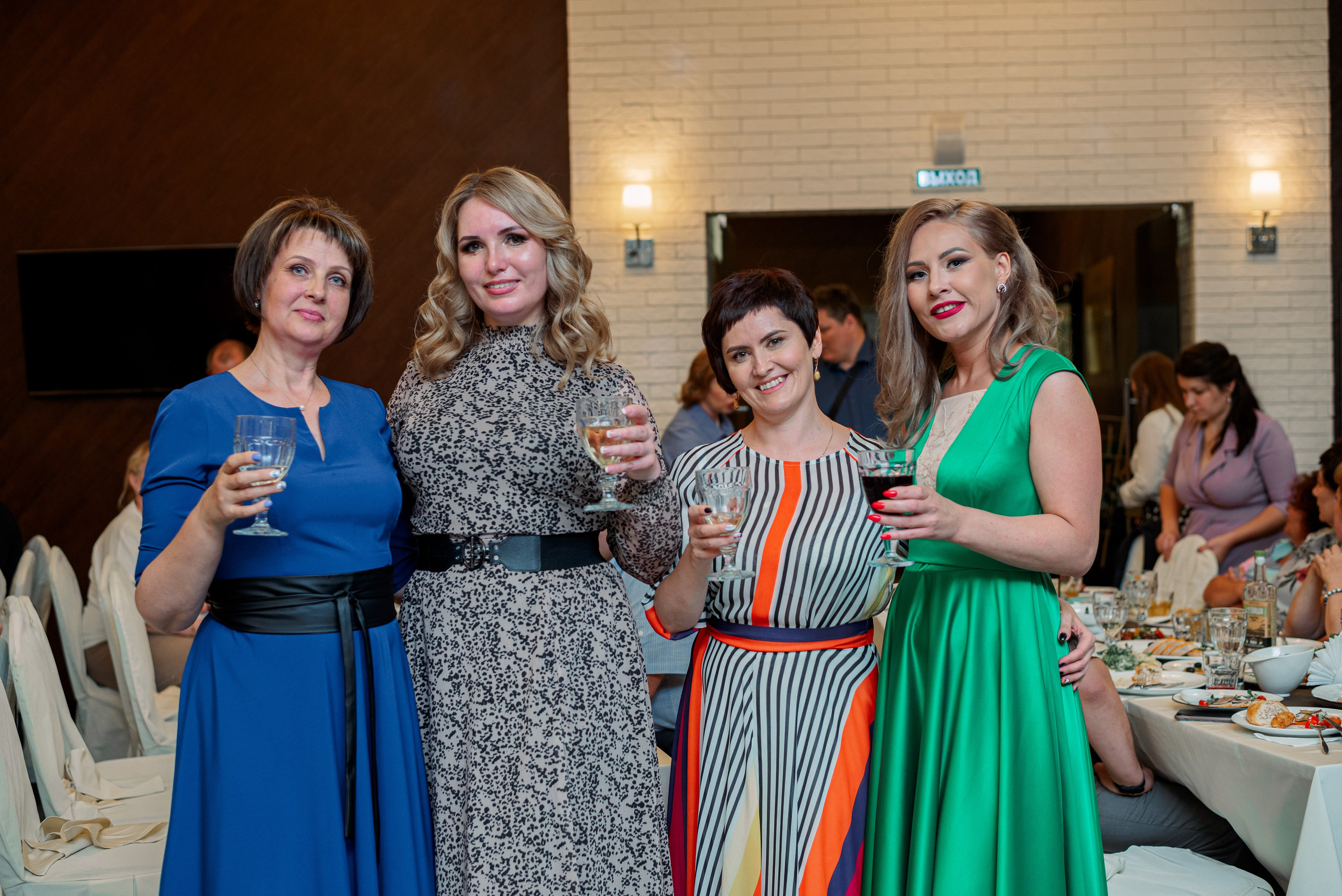 Выпускной 9-11классы. Выпускные книги Анапа Новороссийск Краснодар