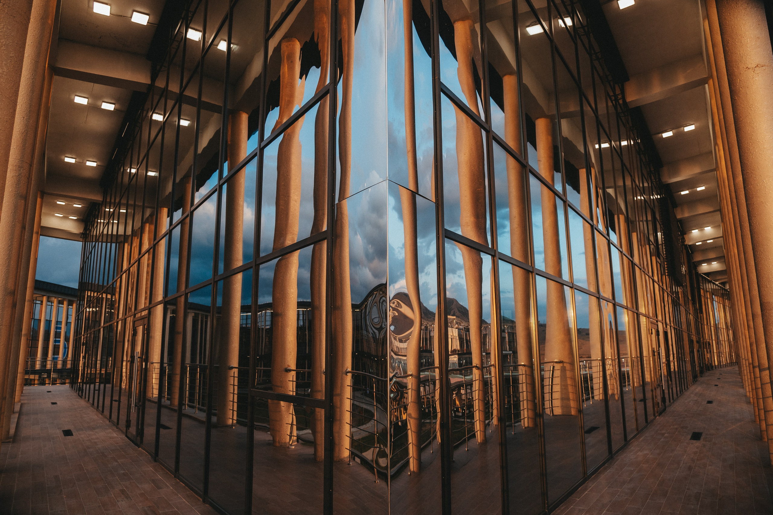 Фотосъемка архитектуры ресторана на закате