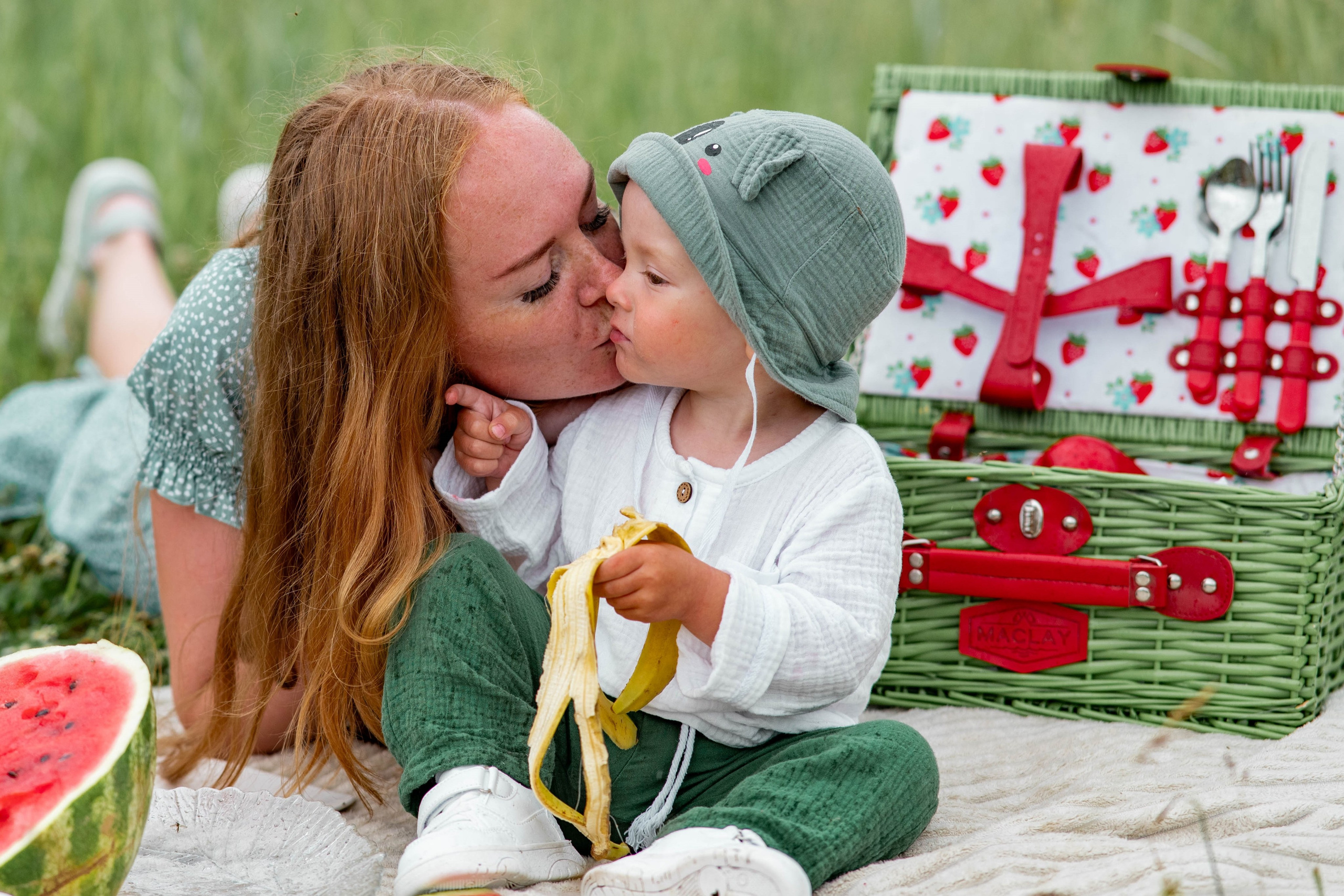Молодая семья в лесной зоне. Семейный и свадебный фотограф в Абакане Юлия Су