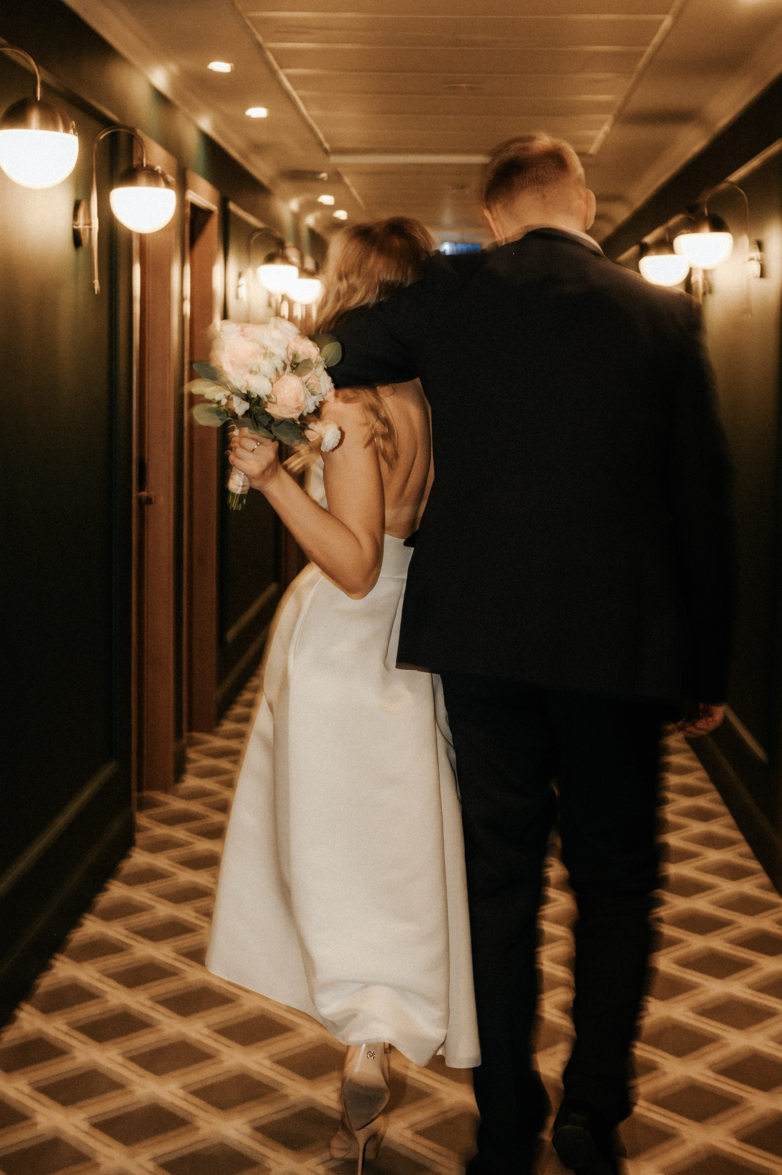 Свадебные фотографии. Фотограф в Барнауле Дарья Бутурлакина. Люби.Цени.Касайся