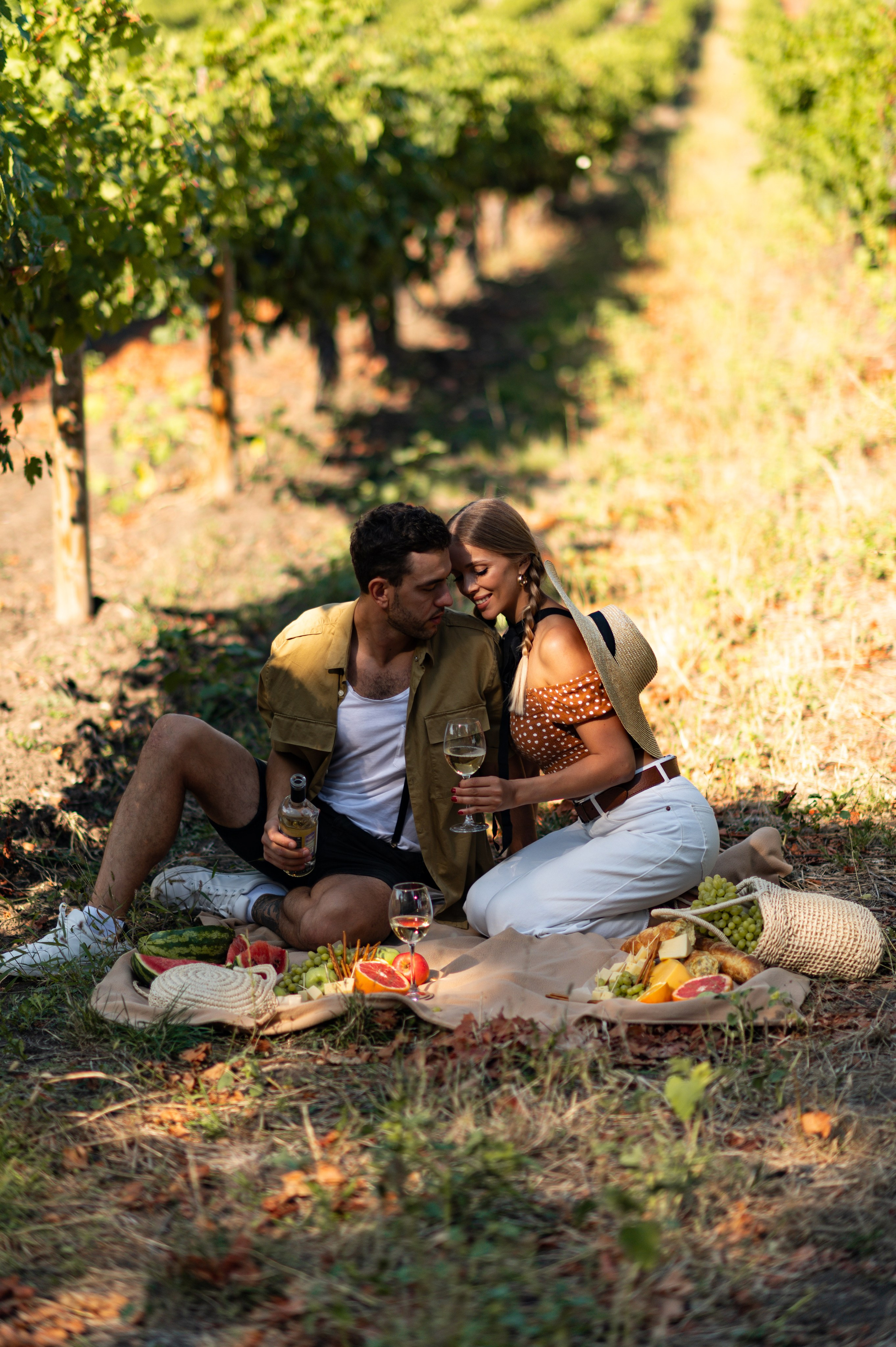 Lovestory на плантации виноградников в Крыму. Фотограф Москва и Видеограф Москва