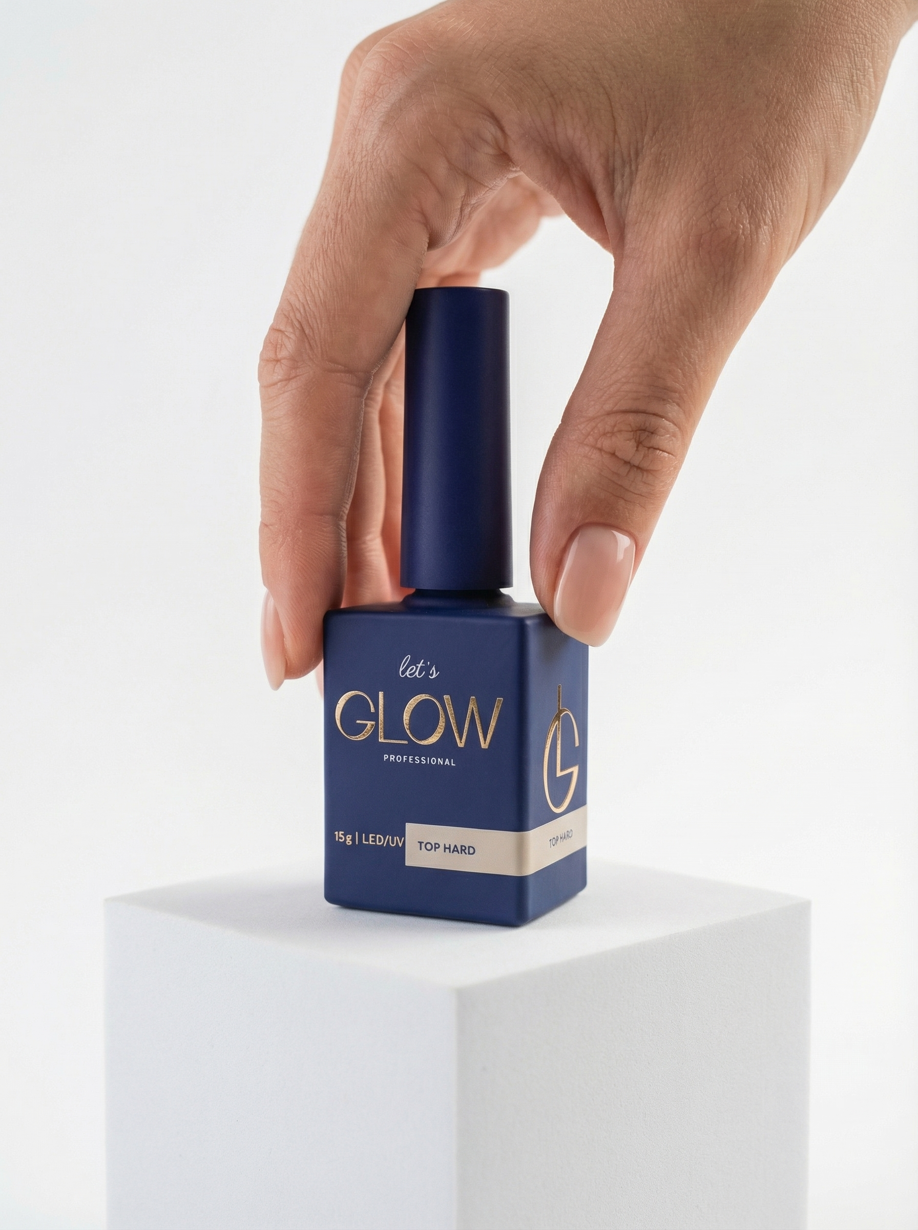 Лак. Анна Карчмит — AI-художник. Эдиториал, нейрофотосессия и контент для fashion и beauty брендов