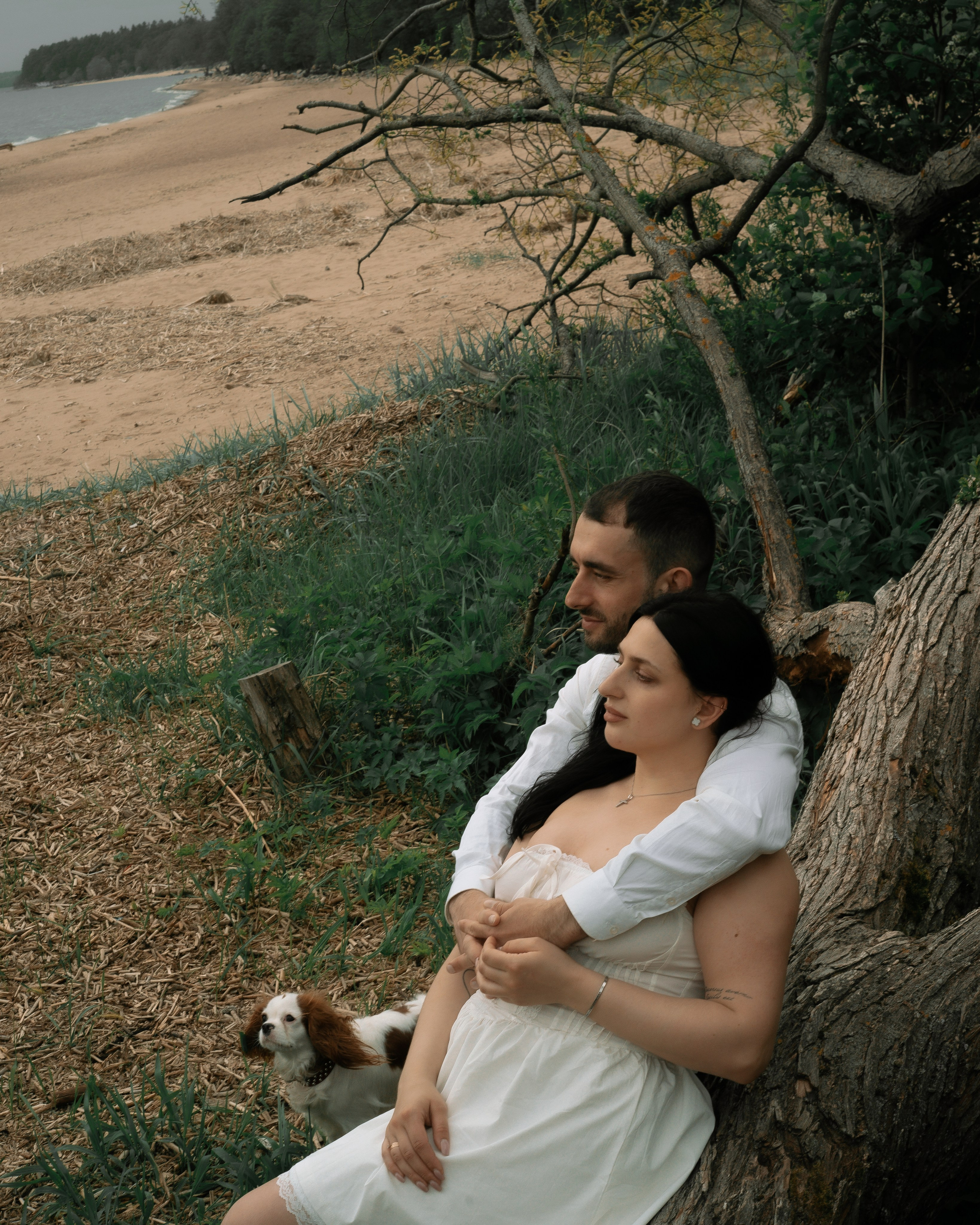 Свадебная прогулка с собакой. Свадебный фотограф в Санкт-Петербурге Миша Репина