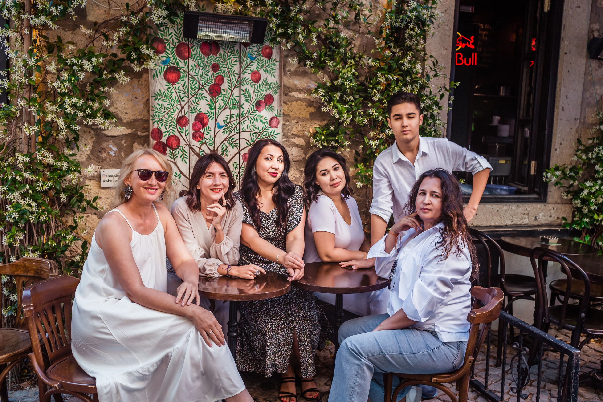 Photo session for a tourist group in Alasaty, Cesme