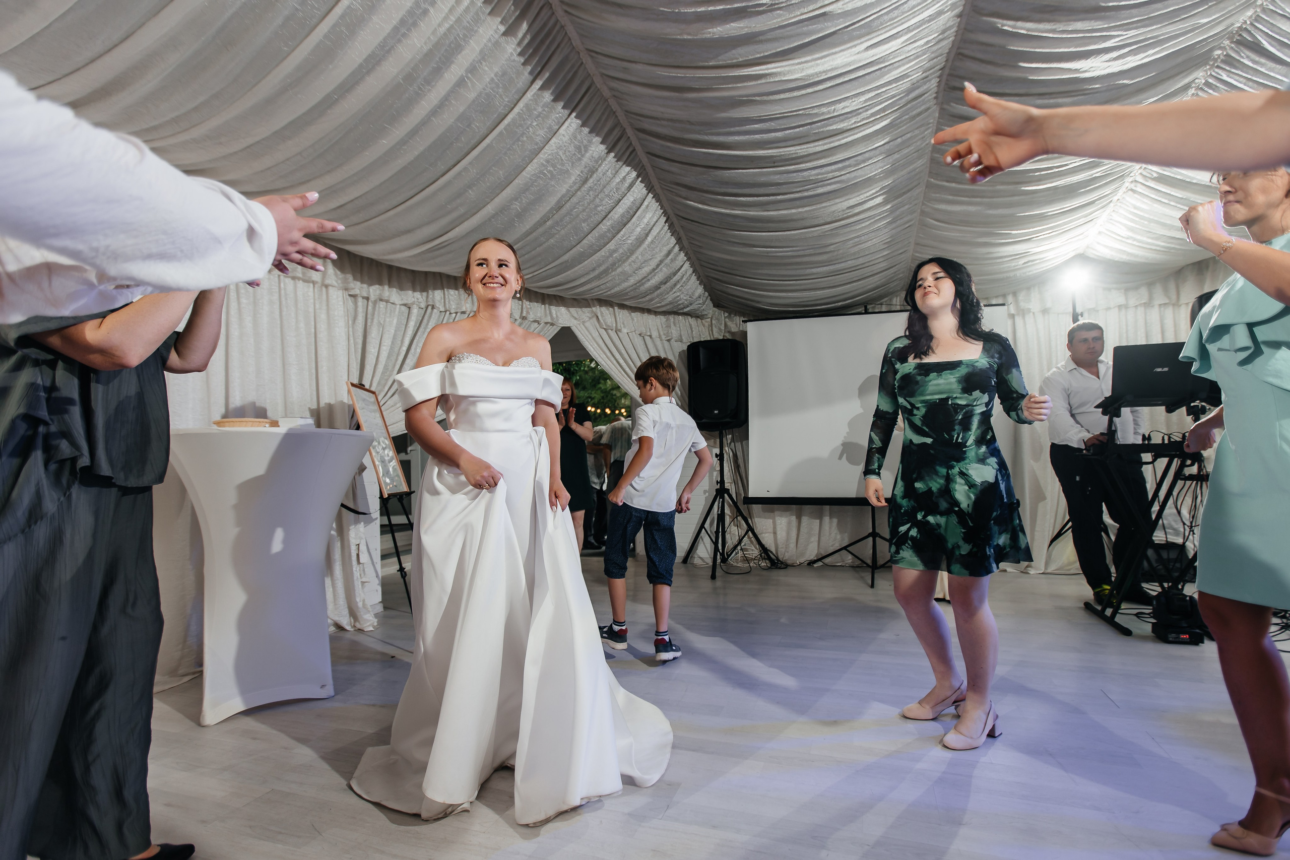 Анонс свадьбы Юлии и Игоря. Городская лавстори в Севастополе. Свадебный фотограф в Крыму и Севастополе Ольга Баскакова