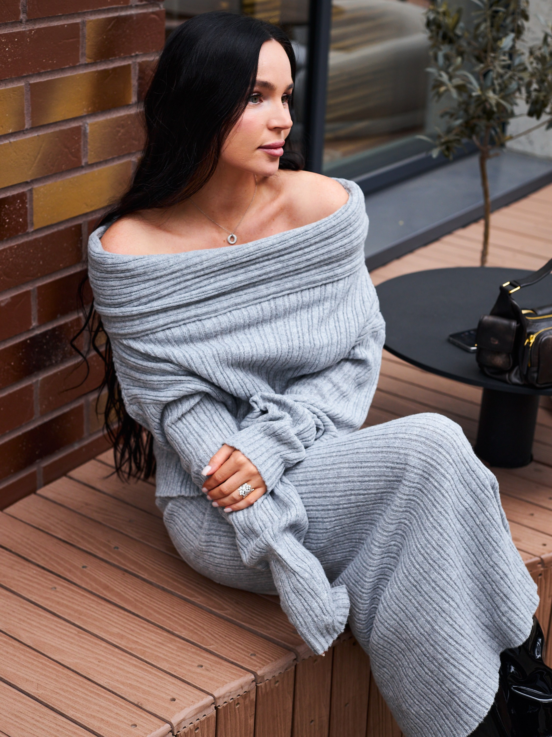 Фотосъемка теплых платьев Екатеринбург Wildberries ВБ Ozon Озон фотосессия одежды Екб заказать цена фотосъемка товара WB трикотаж карточки. Фотограф Екатеринбург Анастасия Жерновская | Маркетплейсы и нейрофото