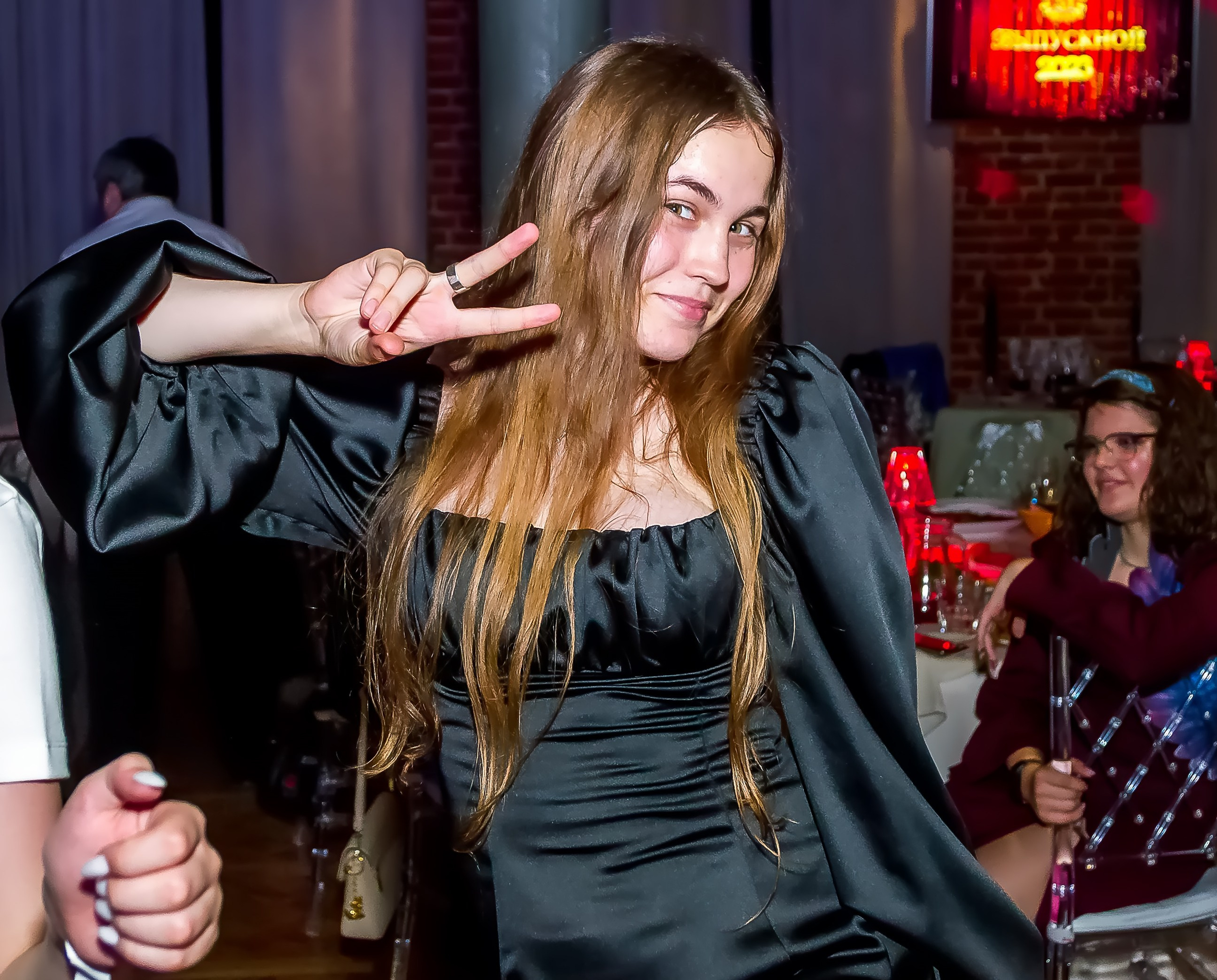 Выпускной 2023 (11-е классы) клуб «Джаггер», Москва. Репортажная съемка в Москве и области. Анималистика