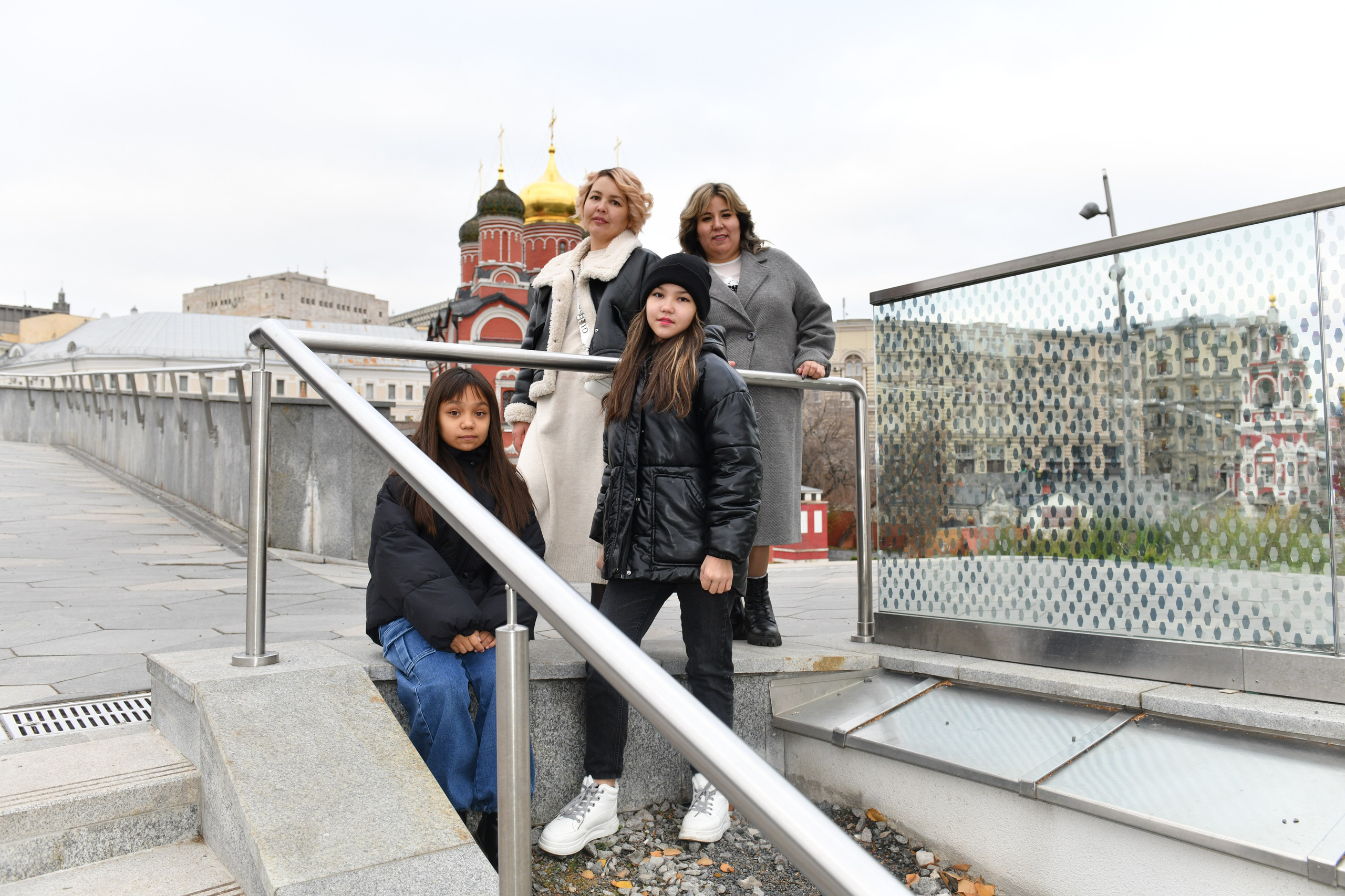 Прогулка в парке Зарядье. Свадебный и портретный фотограф в Москве Галина Борисова