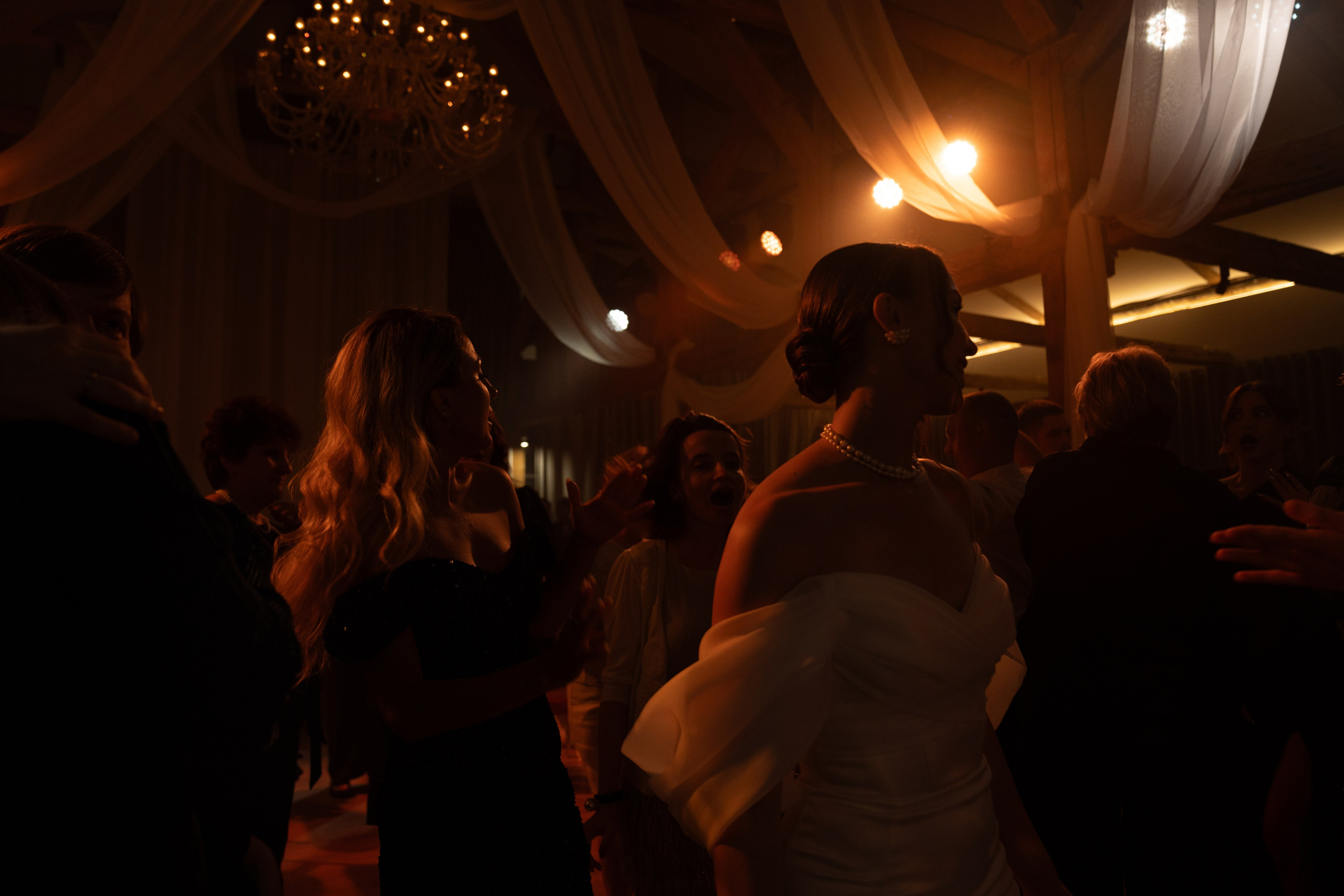 «комфорлабельно и эстетично». Свадебный фотограф Наташа Брифли