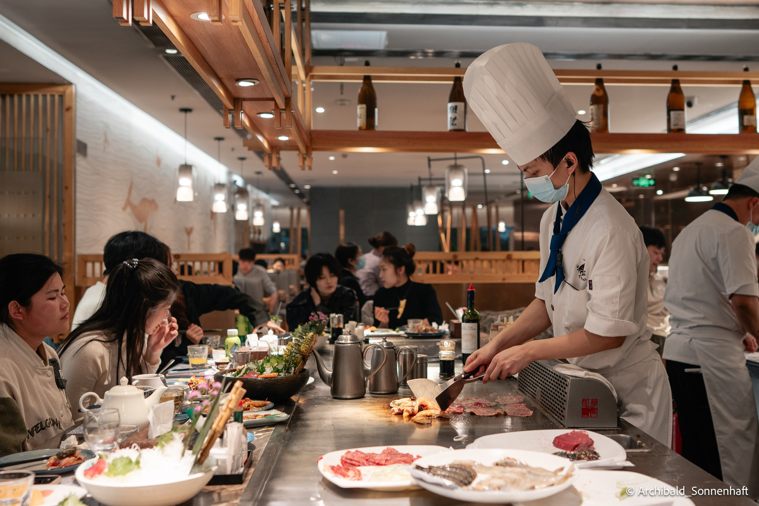 Cat, squirrel, japanese food and stand-up. Photographer in Guangzhou, China. Archibald Sonnenhaft