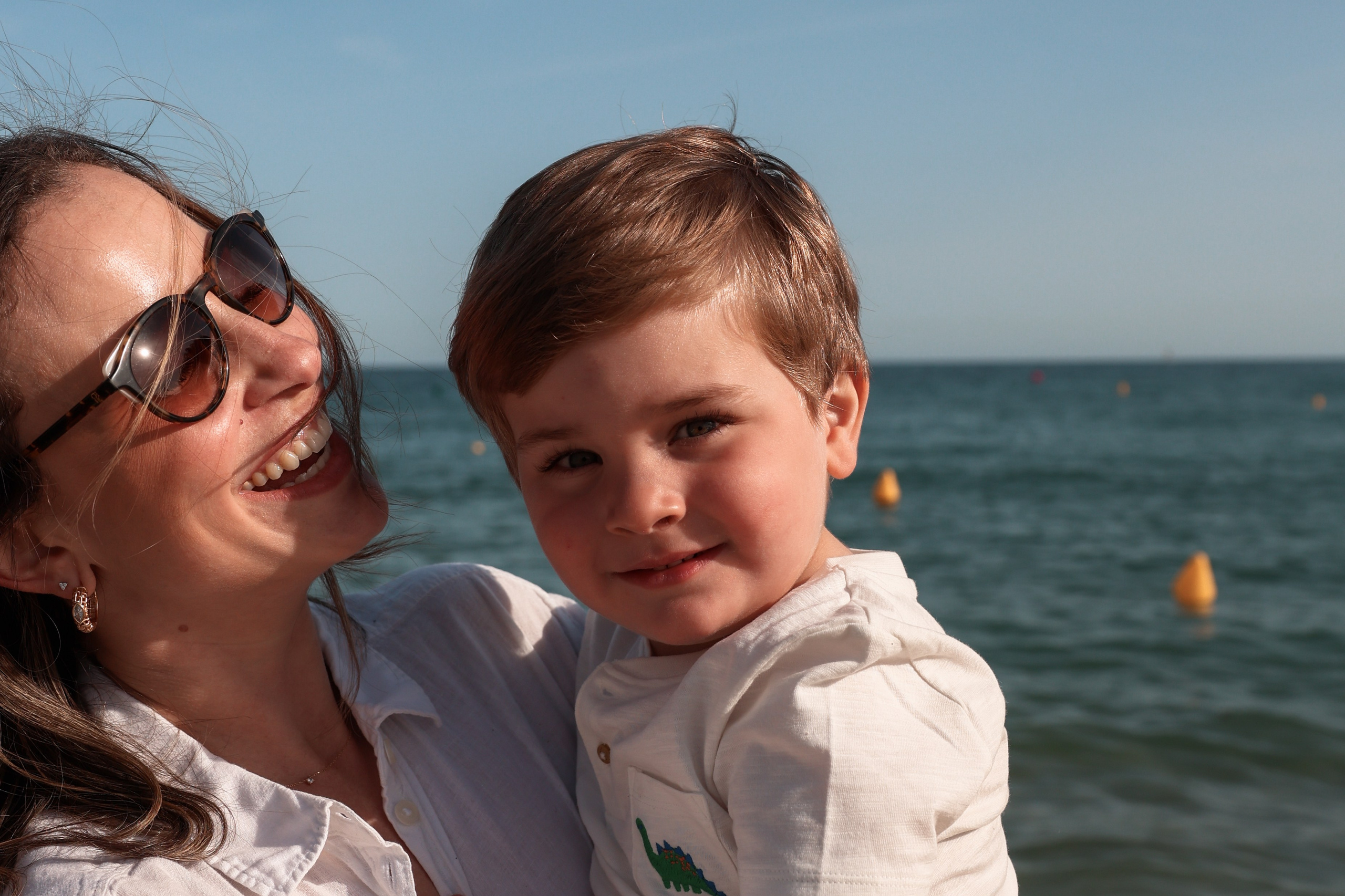 Family pizza at the sea. Natalia Zhuravleva|family, newborn, maternity photographer in Barcelona