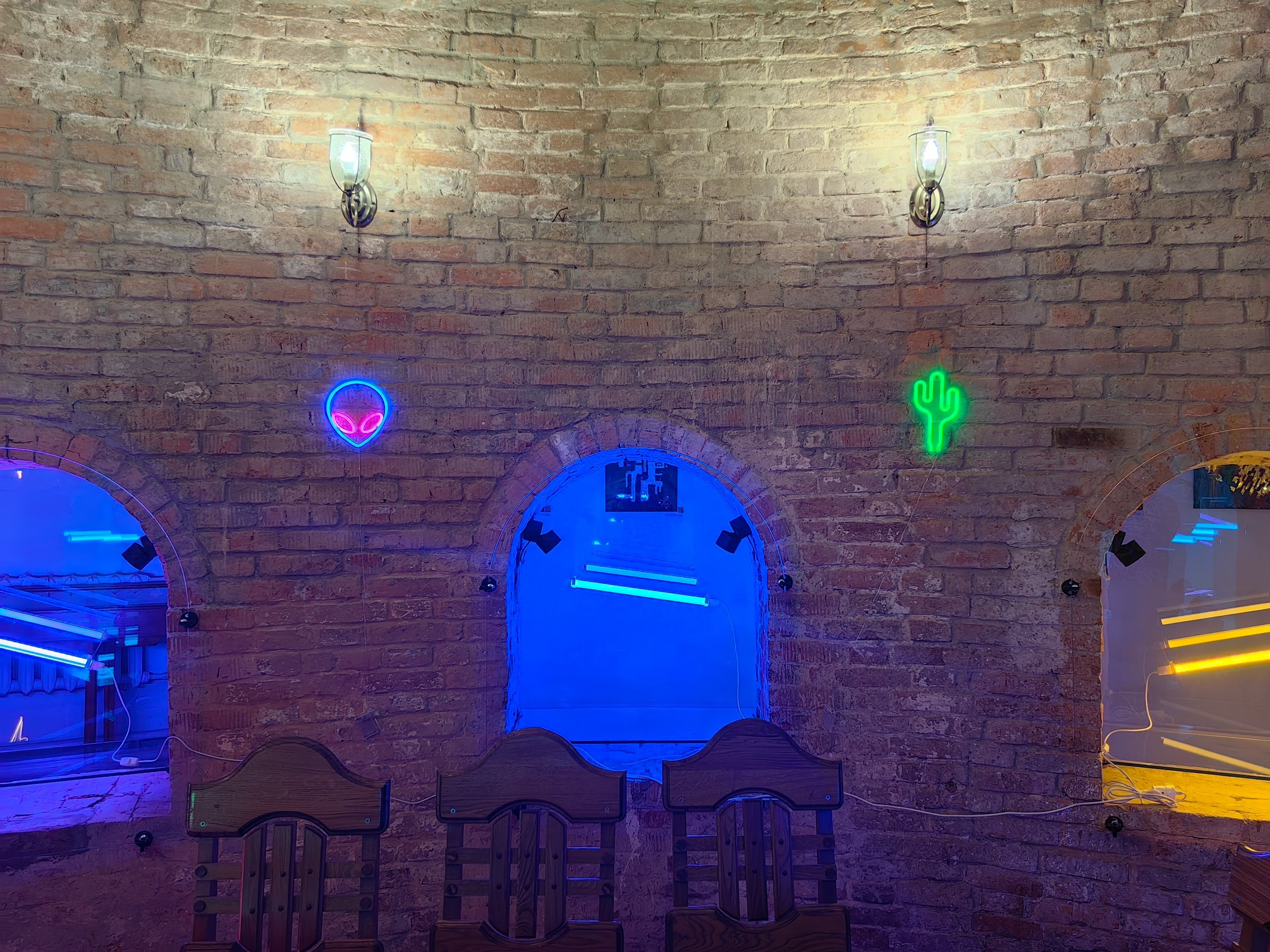 Выставка izteni, купить картину, картина в интерьер, абстракция, флуоресцент, картина с подсветкой, художник, картина в лофт, картина в ресторан, картина в бар, необычные картины, картина акрилом, картина подарок, оригинальный подарок, оригинальная картина, дизайн интерьера картина, izteni, современная живопись, музей картина, подарок на день рождения, подарок на новый год, сюрреализм, смешанная техника, экспериментальная живопись, картина с подсветкой, ультрафиолет картина, современное искусство  