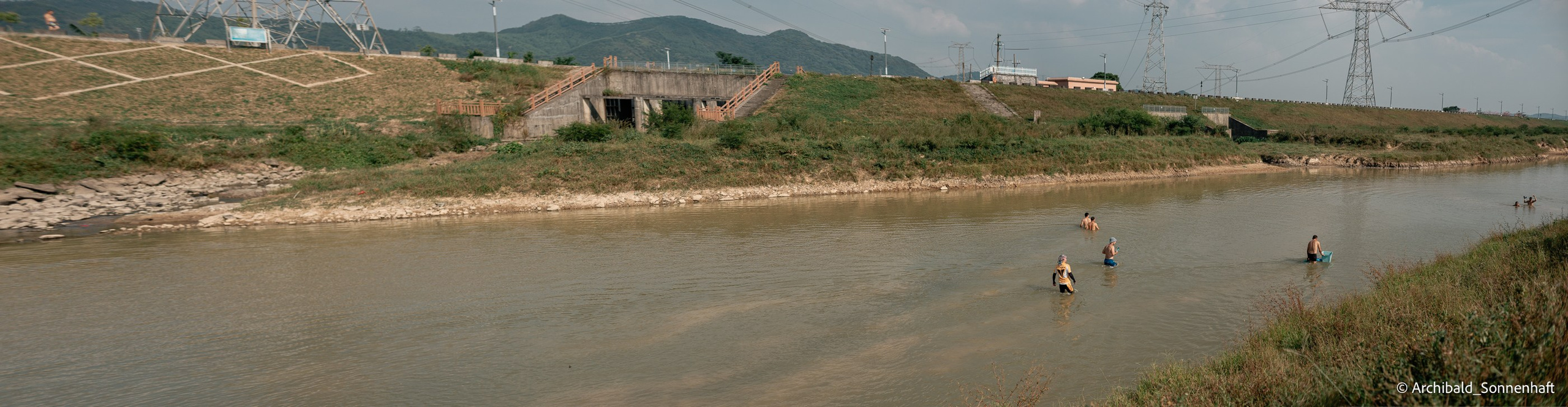Weekend kayaking trip. Photographer in Guangzhou, China. Archibald Sonnenhaft