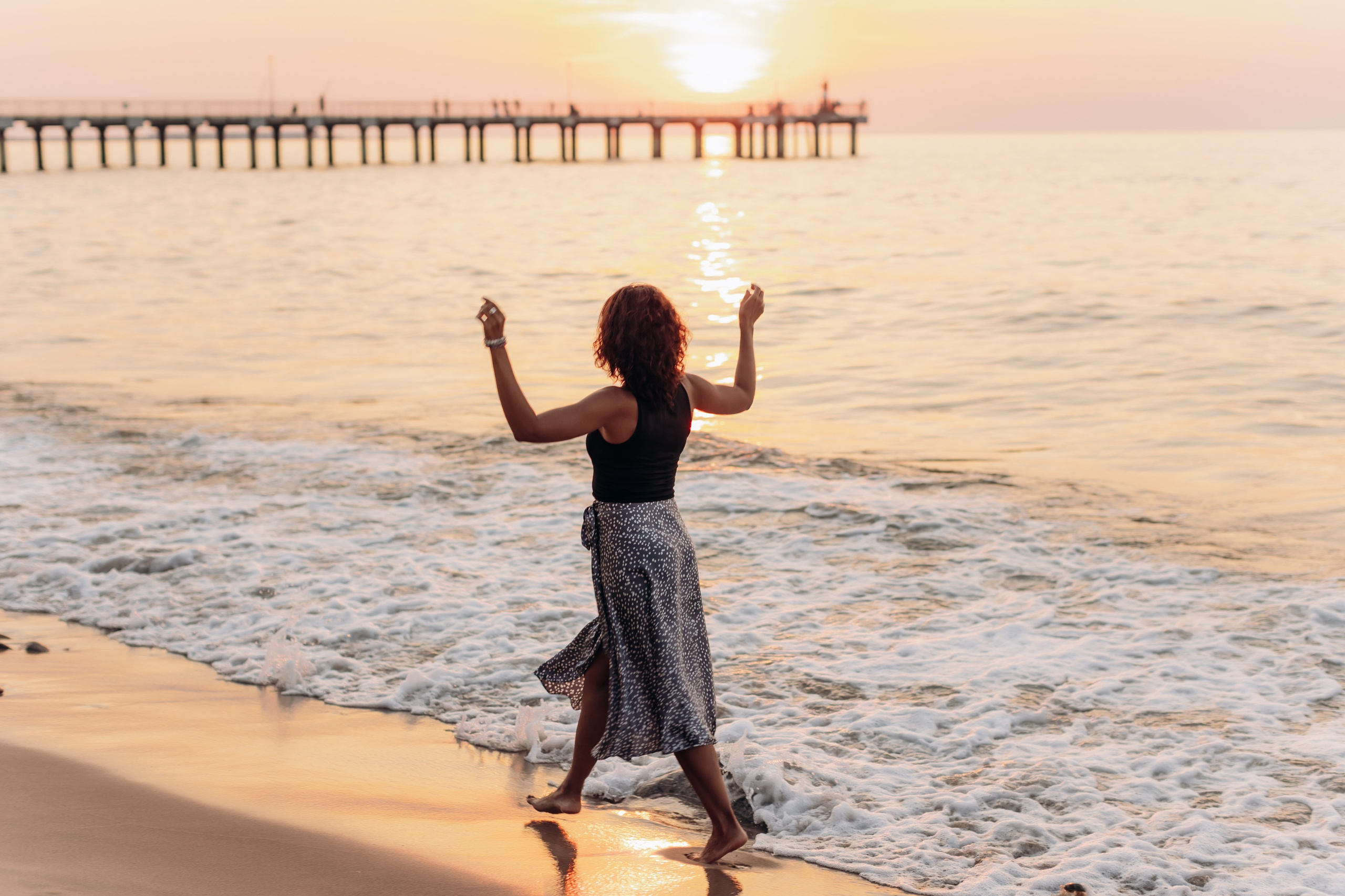 Подруги Пионеский Сосновый бор закат. Фотограф в Калининграде свадебная фотография, репортажная, фотосессии