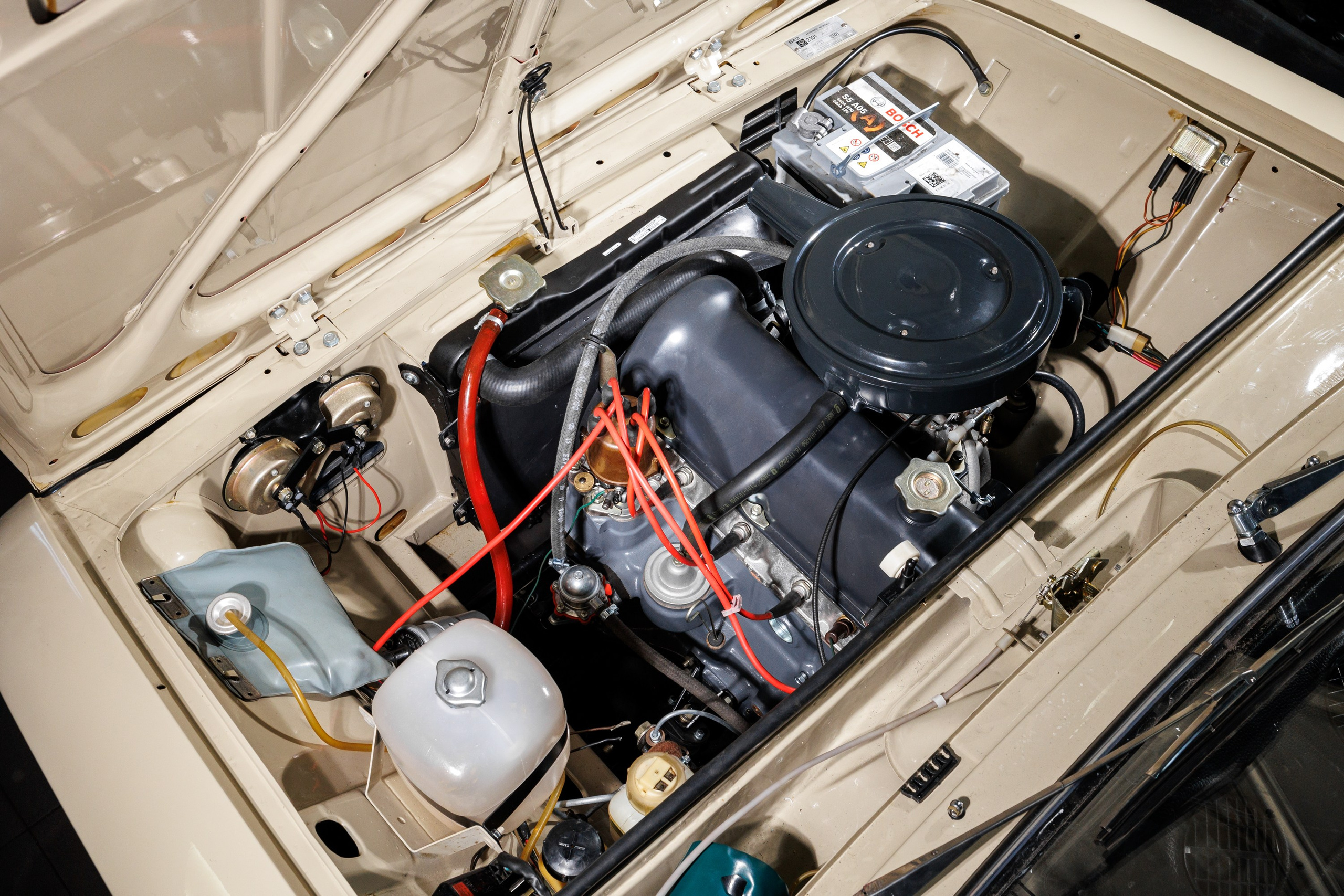 Автомобильная фотосъемка ВАЗ 2101 после реставрации в Бюро "Наследие"