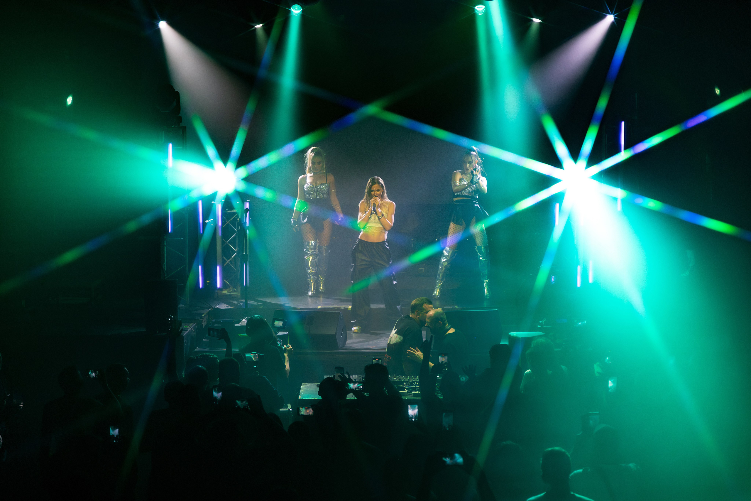 System Reality: Glow! в клубе Фабрика, Екатеринбург. Репортажный фотограф Екатеринбург | Яркий, качественный репортаж | Концерты, клубы, репортаж, праздники, корпоративы