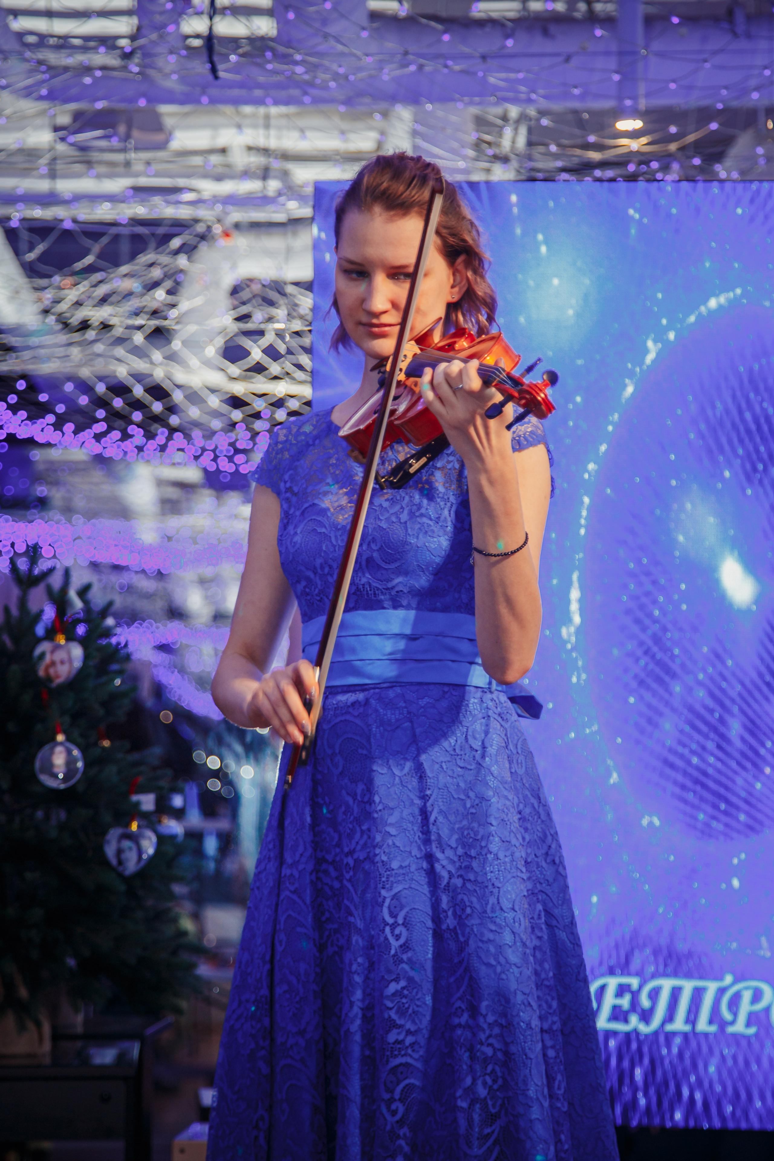 Репортажная съёмка Рождественского музыкального вечера в Москве, Музыкальное выступление на рождественском вечере — фотограф на мероприятие, Гости мероприятия на Рождественском музыкальном вечере — репортажная съёмка, Декор и атмосфера Рождественского музыкального вечера — фотограф в Москве, Сцена и исполнители на Рождественском музыкальном вечере — съёмка мероприятия, Катерина Сысуева, Рина Сысуева, rina_sphoto