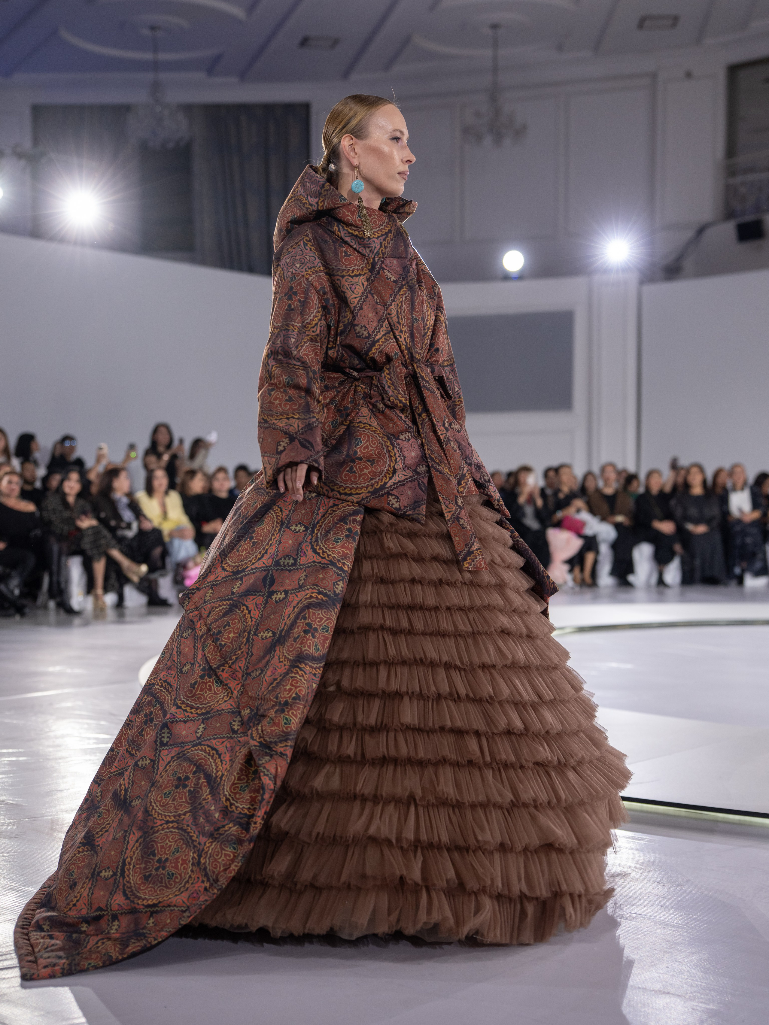 Дизайнер Aida Kaumenova. Сайт Алматинского НЮ АРТ, будуар и фэшн фотографа Дениса Карпенко