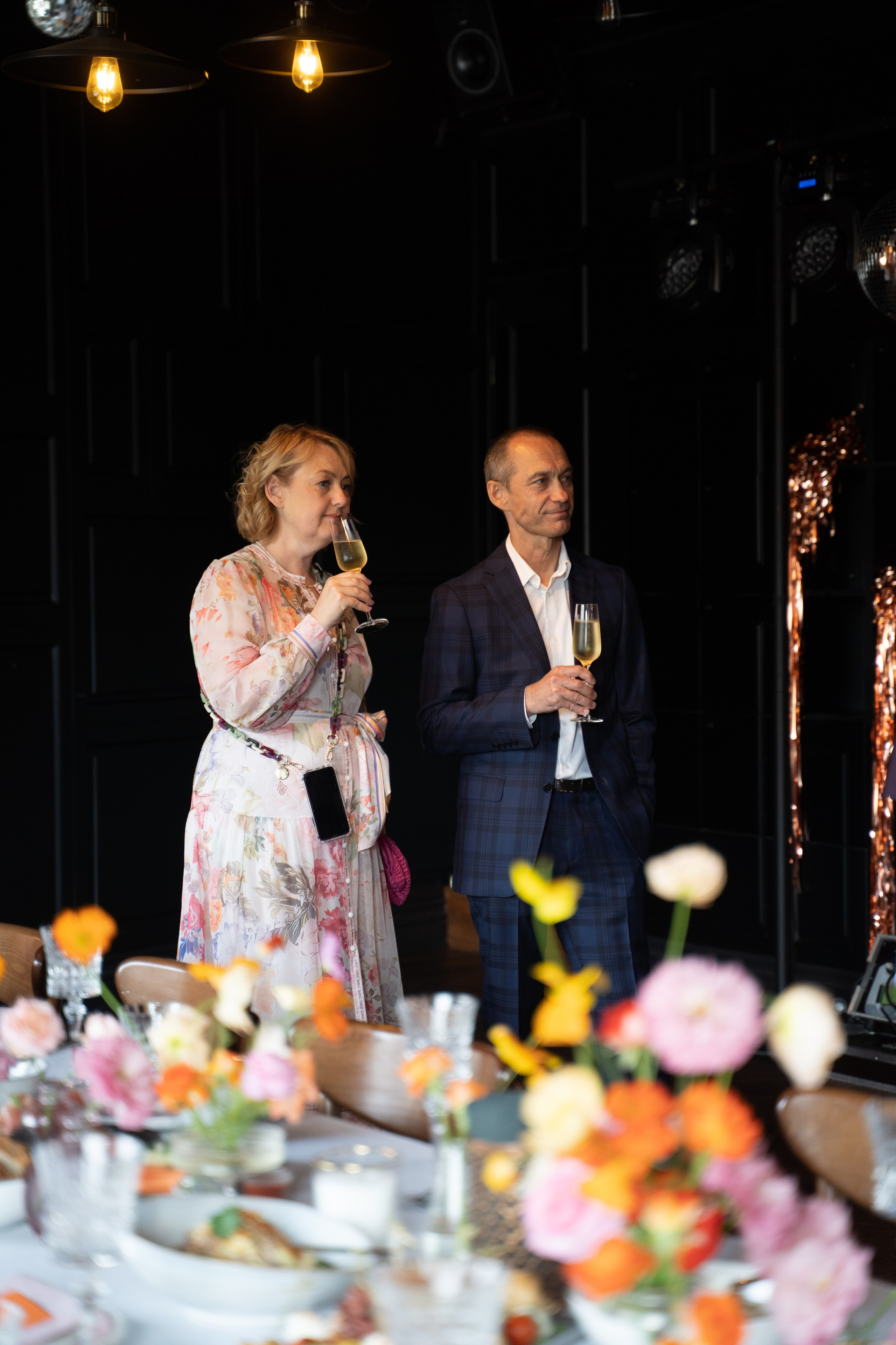 Камерная свадьба на фонтанке в сезонах. Свадебный фотограф организатор в Санкт-Петербурге Ассоль Опарина