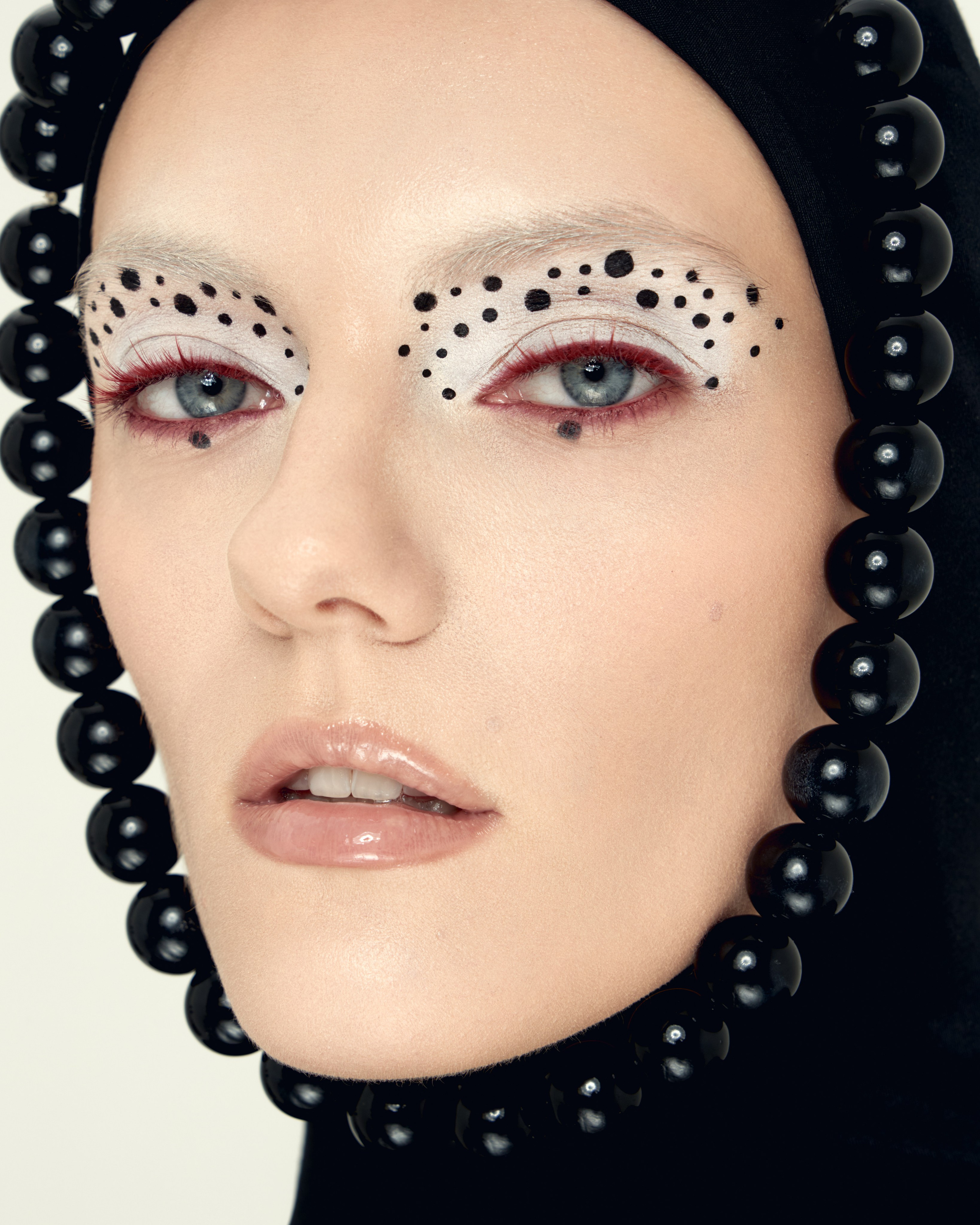 BEAUTY. Фотограф для брендов из Санкт-Петербурга Элина Каспаравичюс