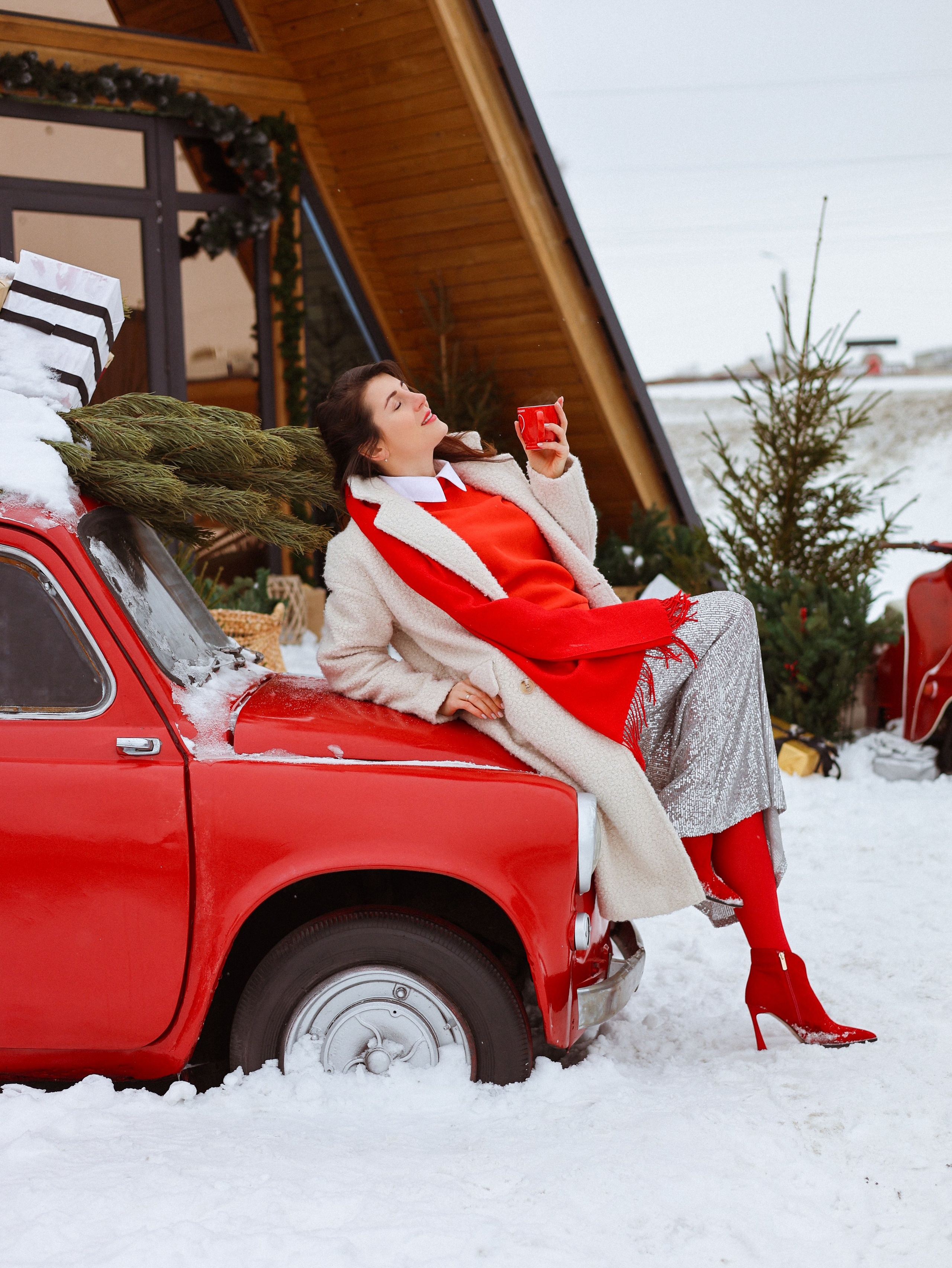 Вера в красном. Мания, портретный фотограф в городе Оренбург