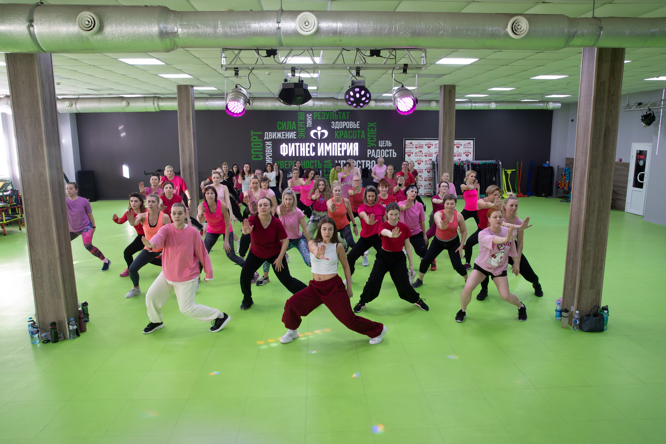 В красных футболках. Портретный фотограф Денис Милютин