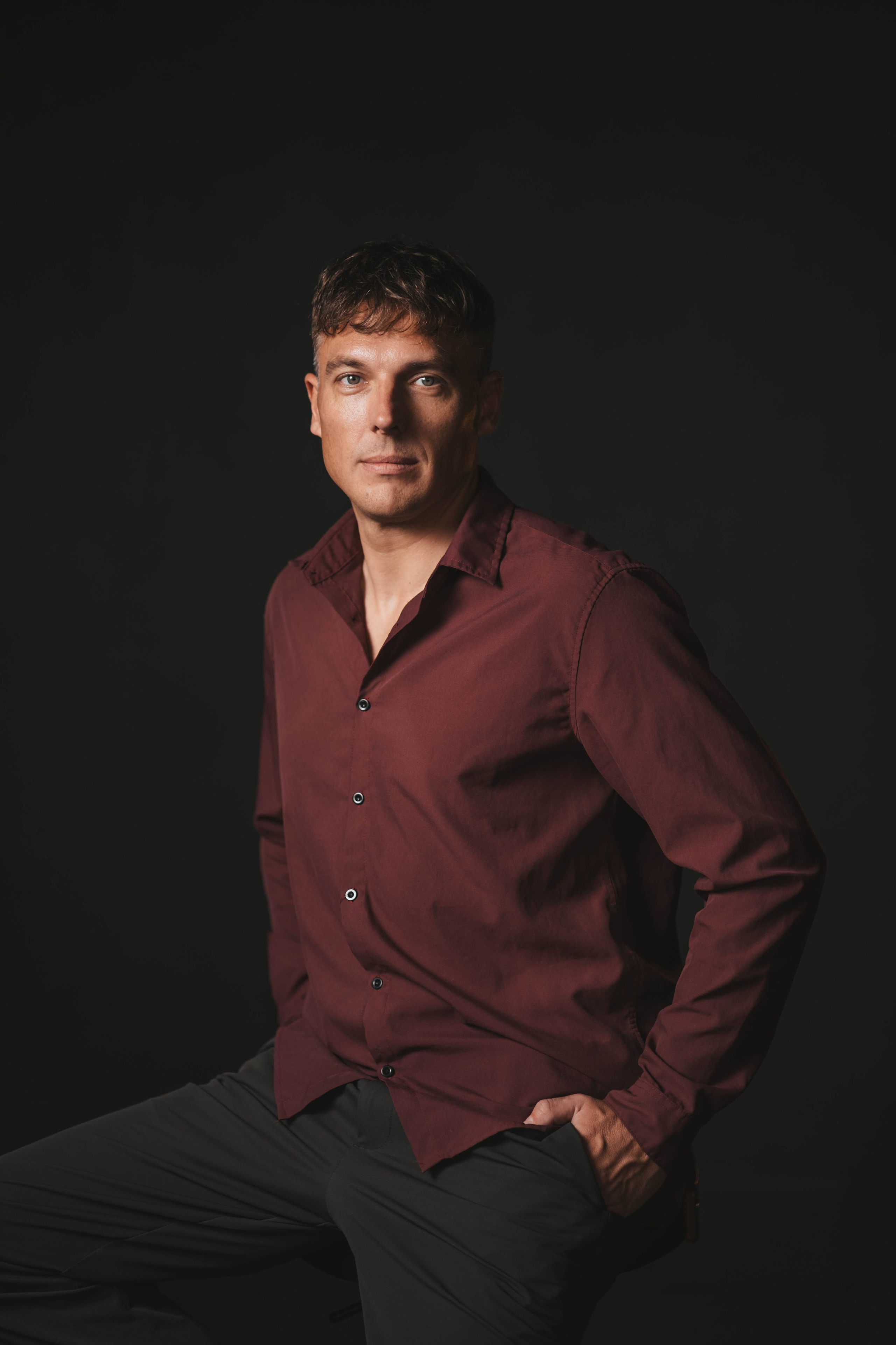Professional portraits. I’m Julia Idamzhapova, a photographer based in Lisbon, creating natural and timeless images