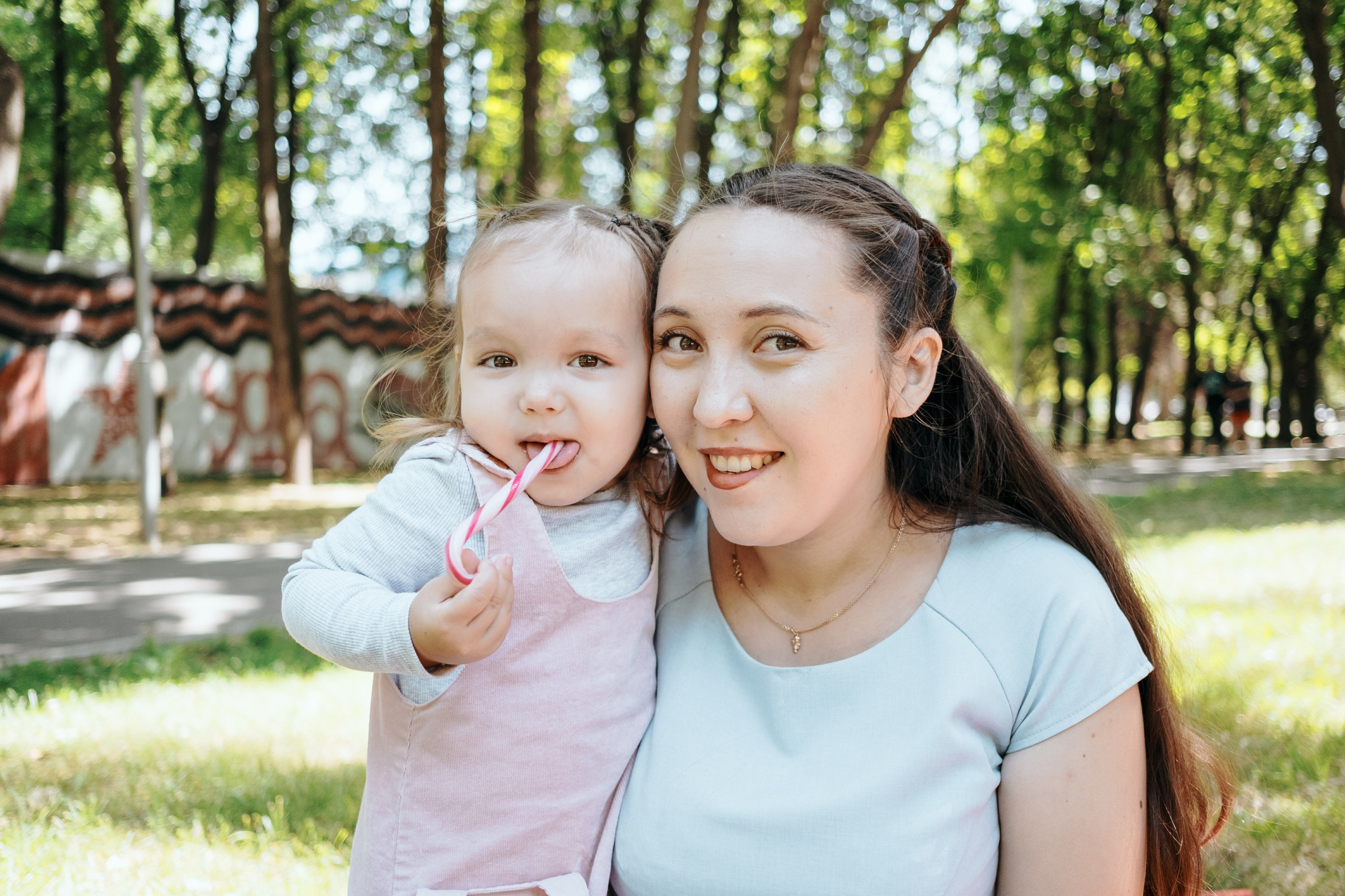Ильмира и Ева в парке. Семейный фотограф Уфа Головченко Анастасия