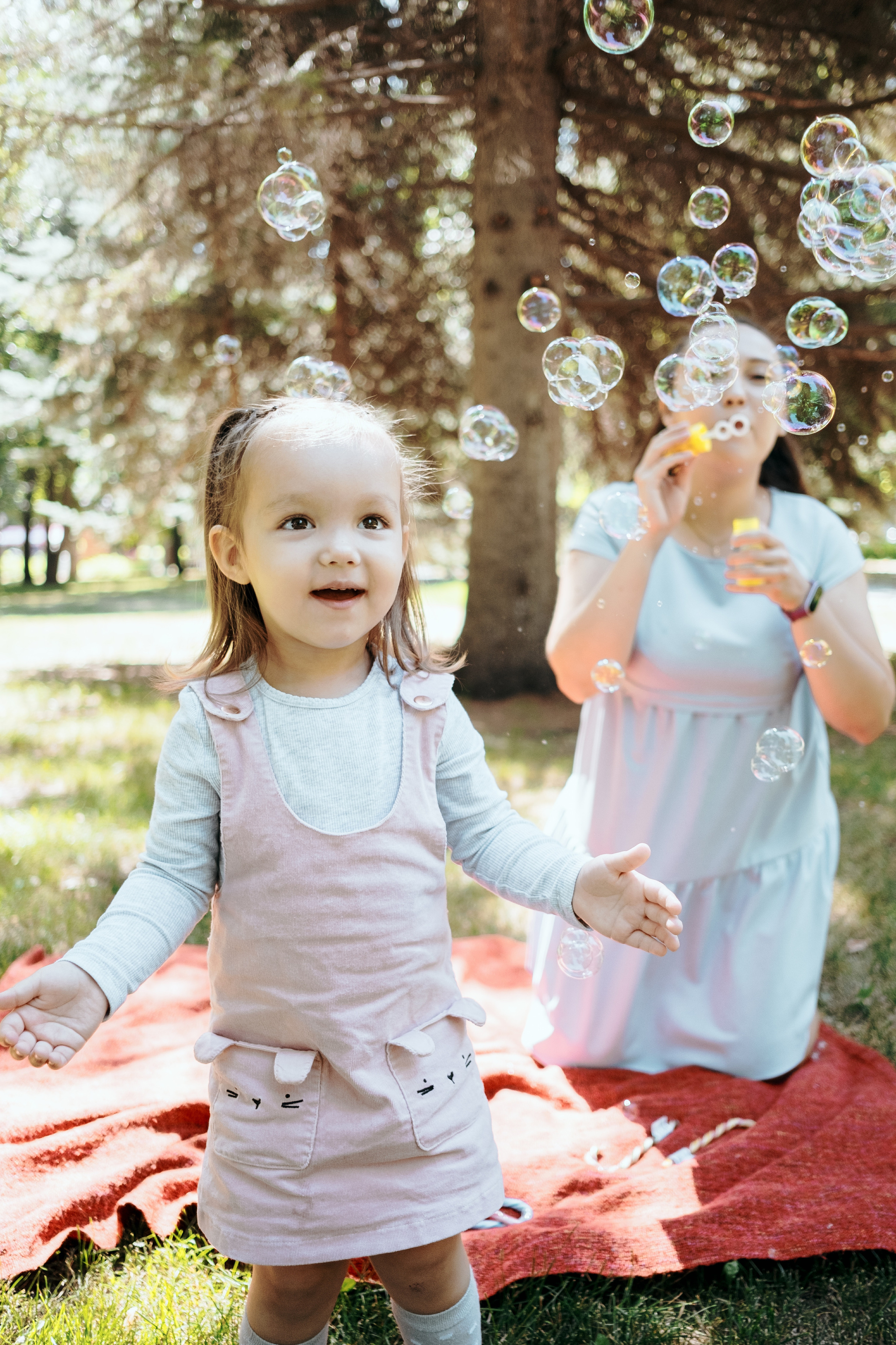 Ильмира и Ева в парке. Семейный фотограф Уфа Головченко Анастасия