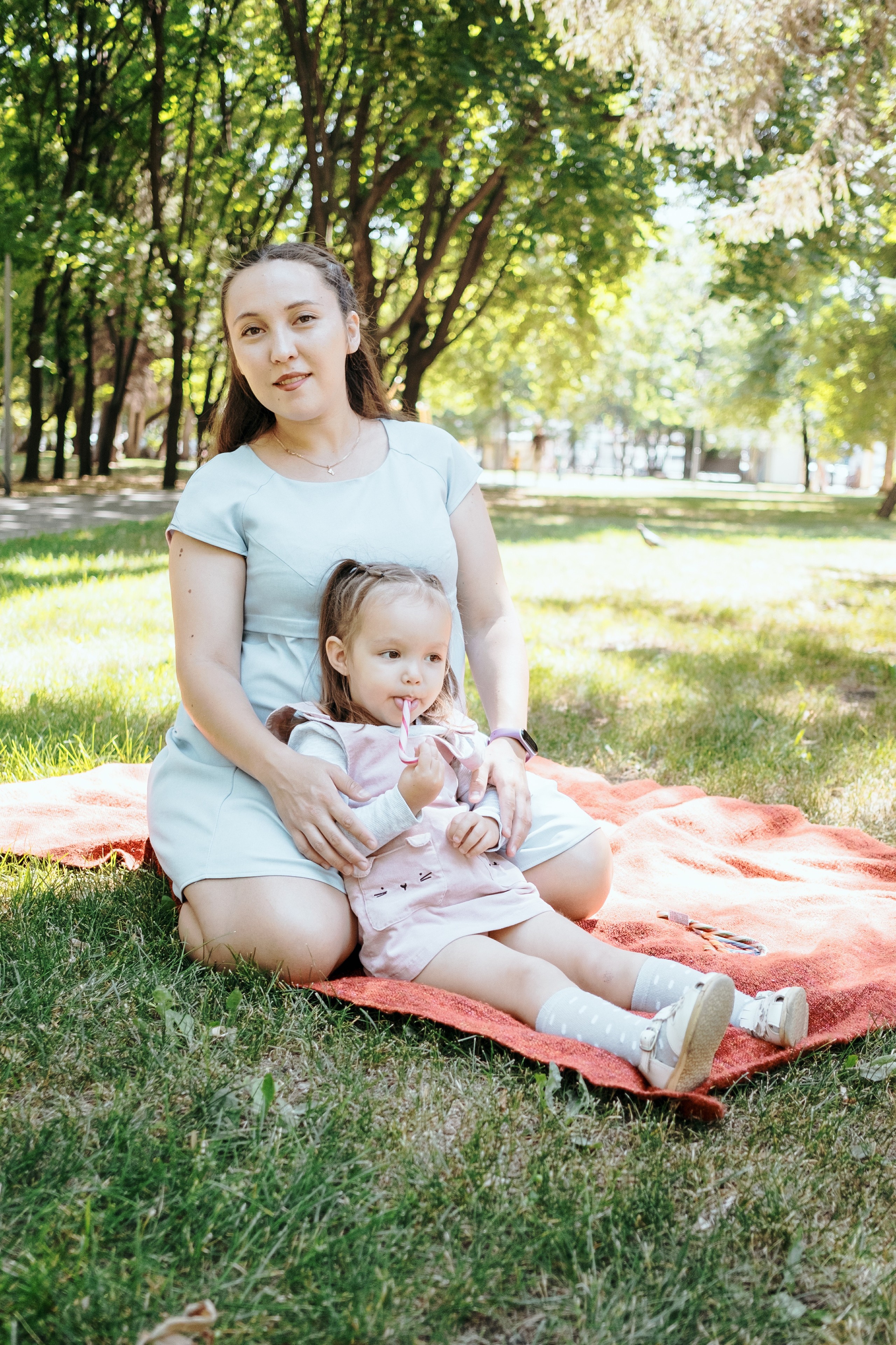 Ильмира и Ева в парке. Семейный фотограф Уфа Головченко Анастасия