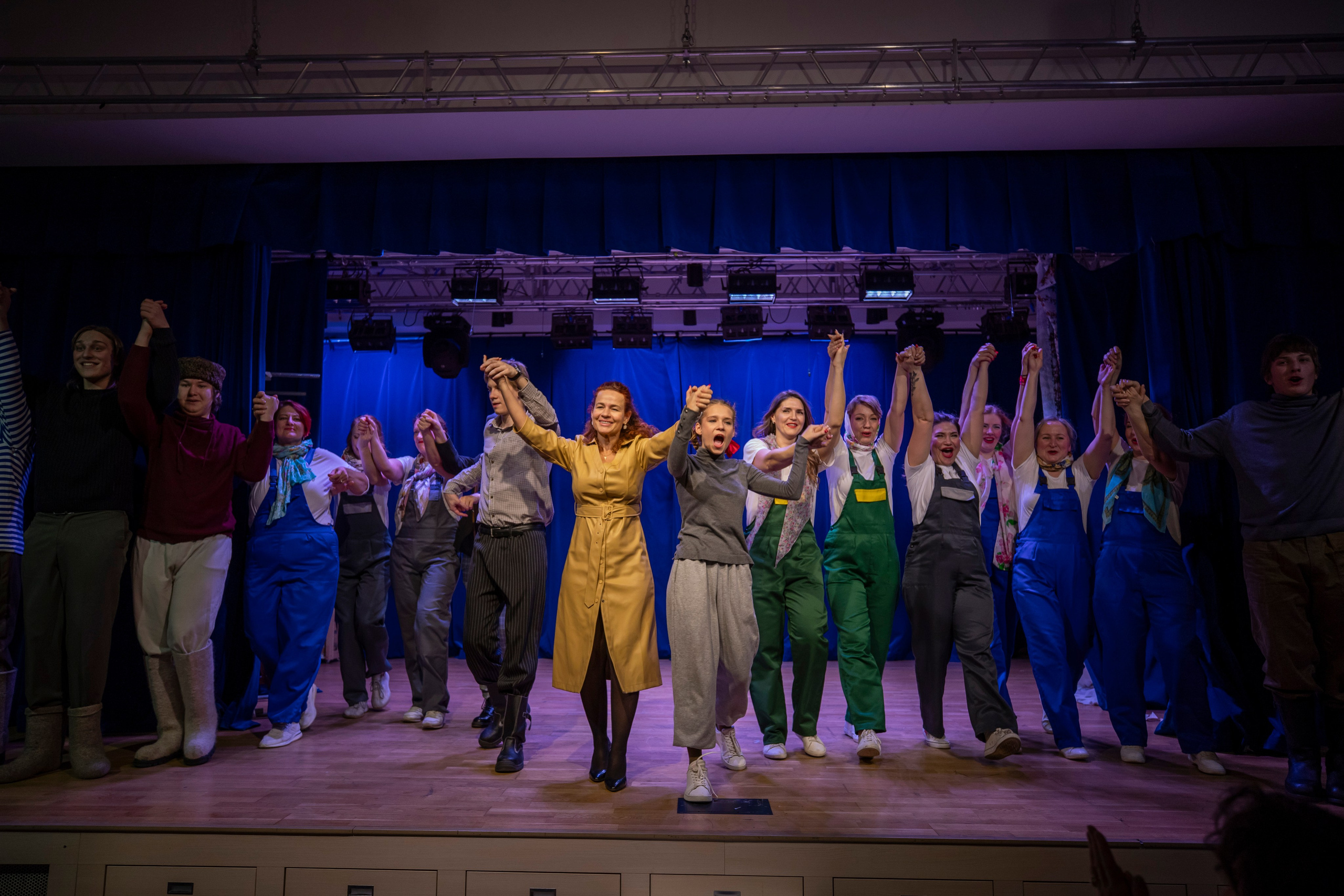 «Девчата», спектакль театральной студии «Дом». Фотограф Сергей Ловкий