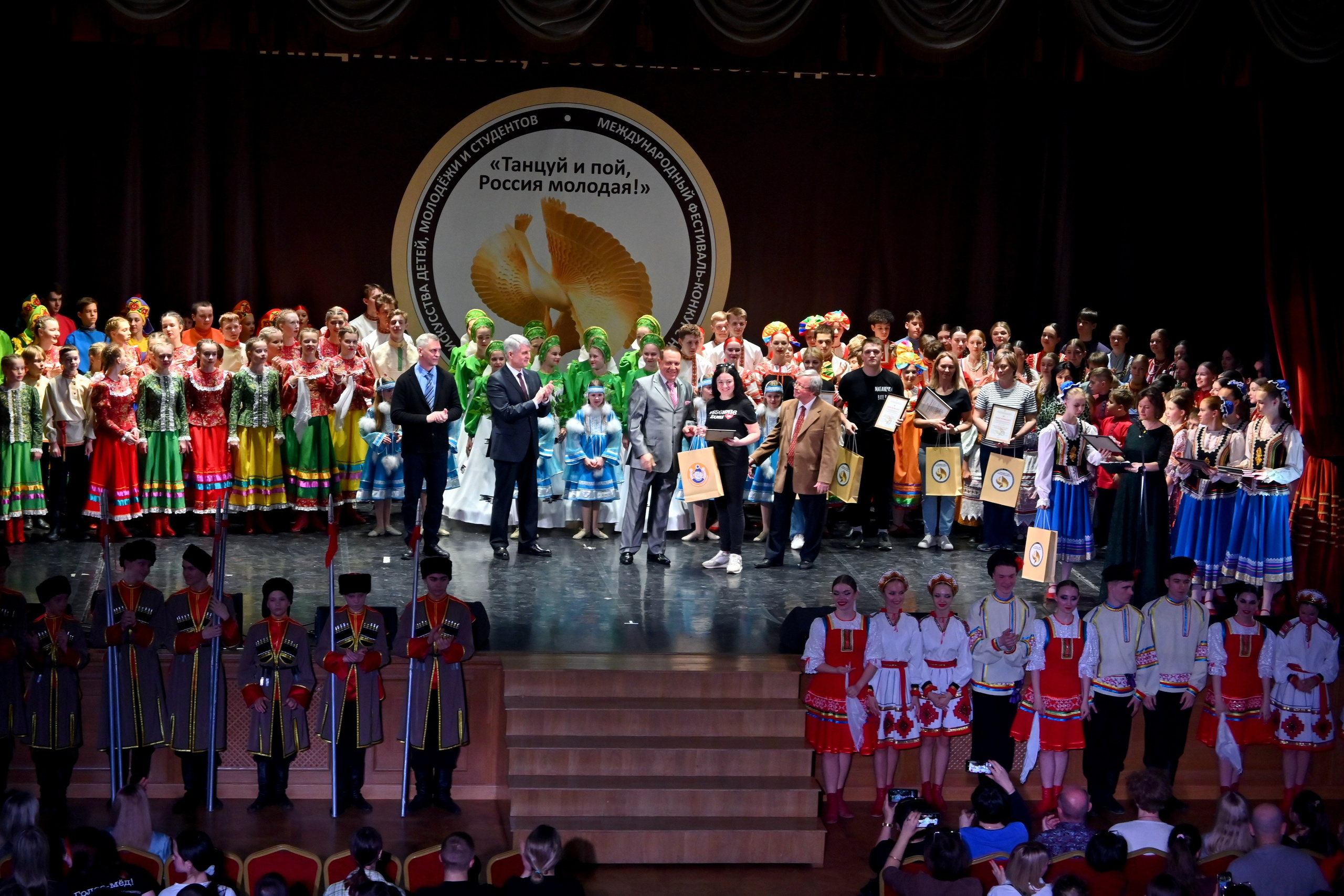 Гала-концерт. Танцуй и пой, Россия Молодая! 22.04.2024. Профессиональный фотограф в Москве Алёна Котова