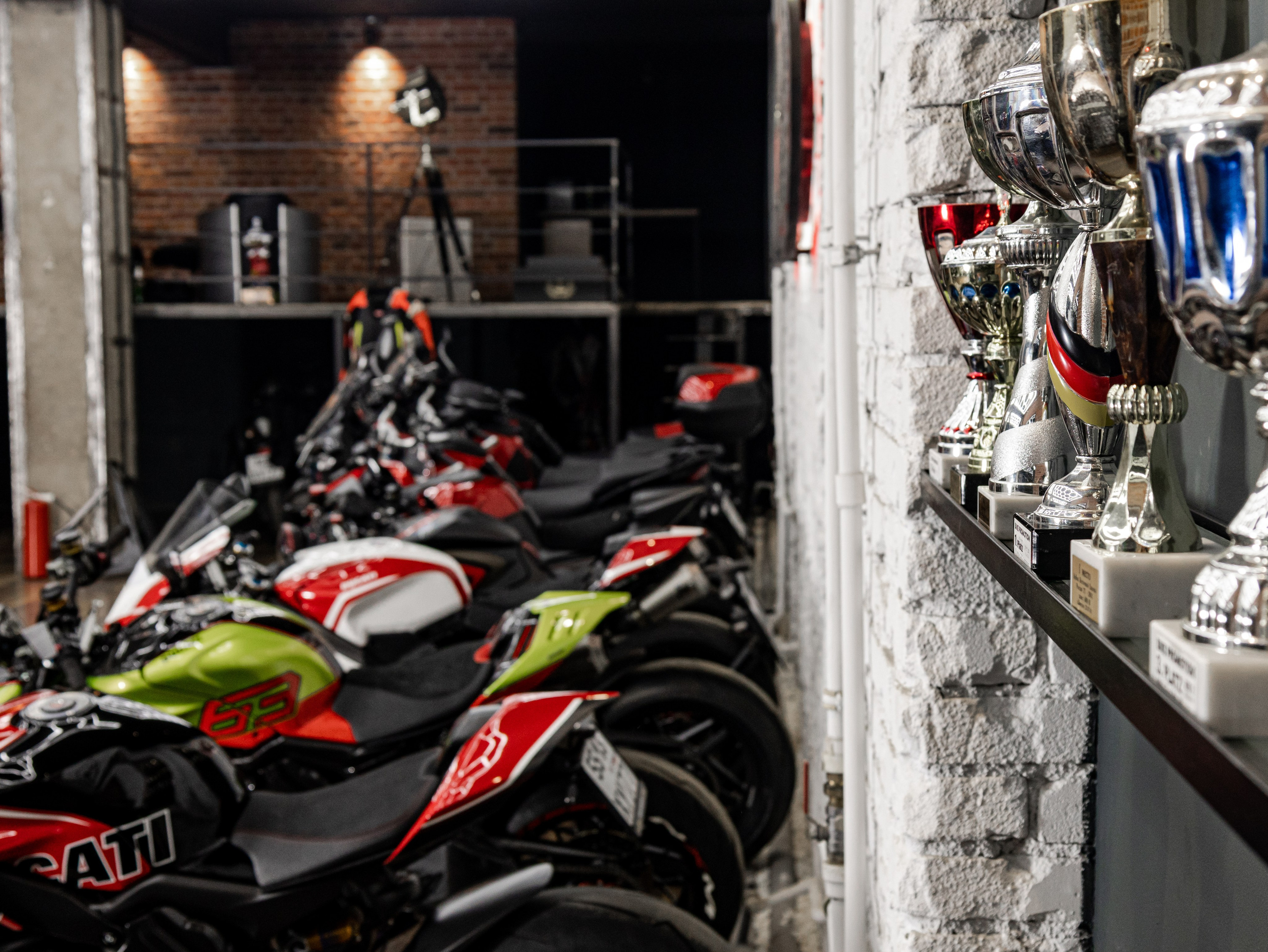 Фотосессия с мотоциклами и автомобилями. Предметный фотограф в Москве и Московской области