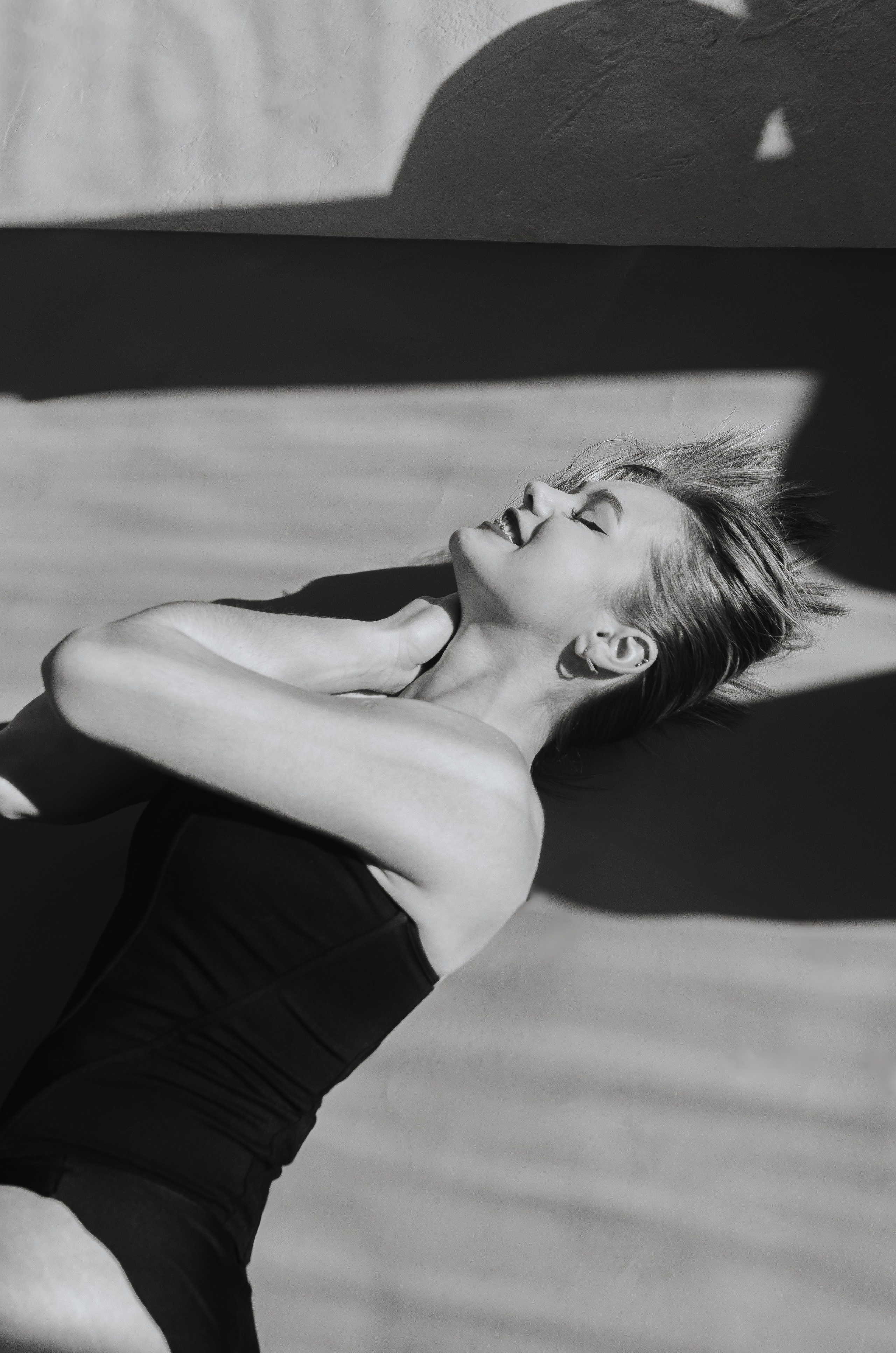 Женская фотосессия в стиле минимализм. Денисова Аля — фотограф для парных съемок и индивидуальных историй в Барнауле