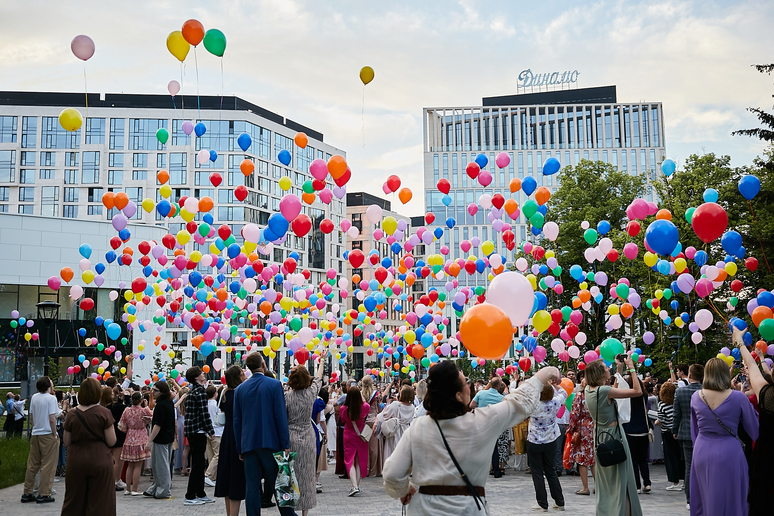 Выпускной 2024 концертный зал Академия ВТБ. Фотограф и Видеограф в Москве. Олег Корушев
