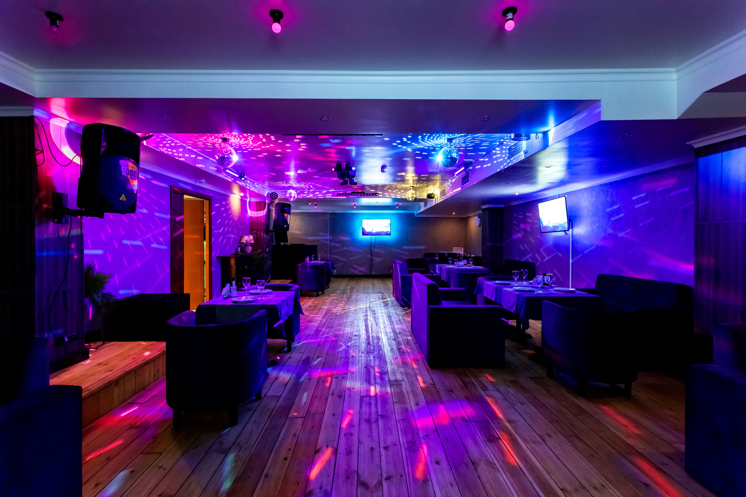 Съемка для караоке-клуба Дружба в Новокосино. Интерьеры, Контент, Портреты | Фотограф в Москве Дани Терно