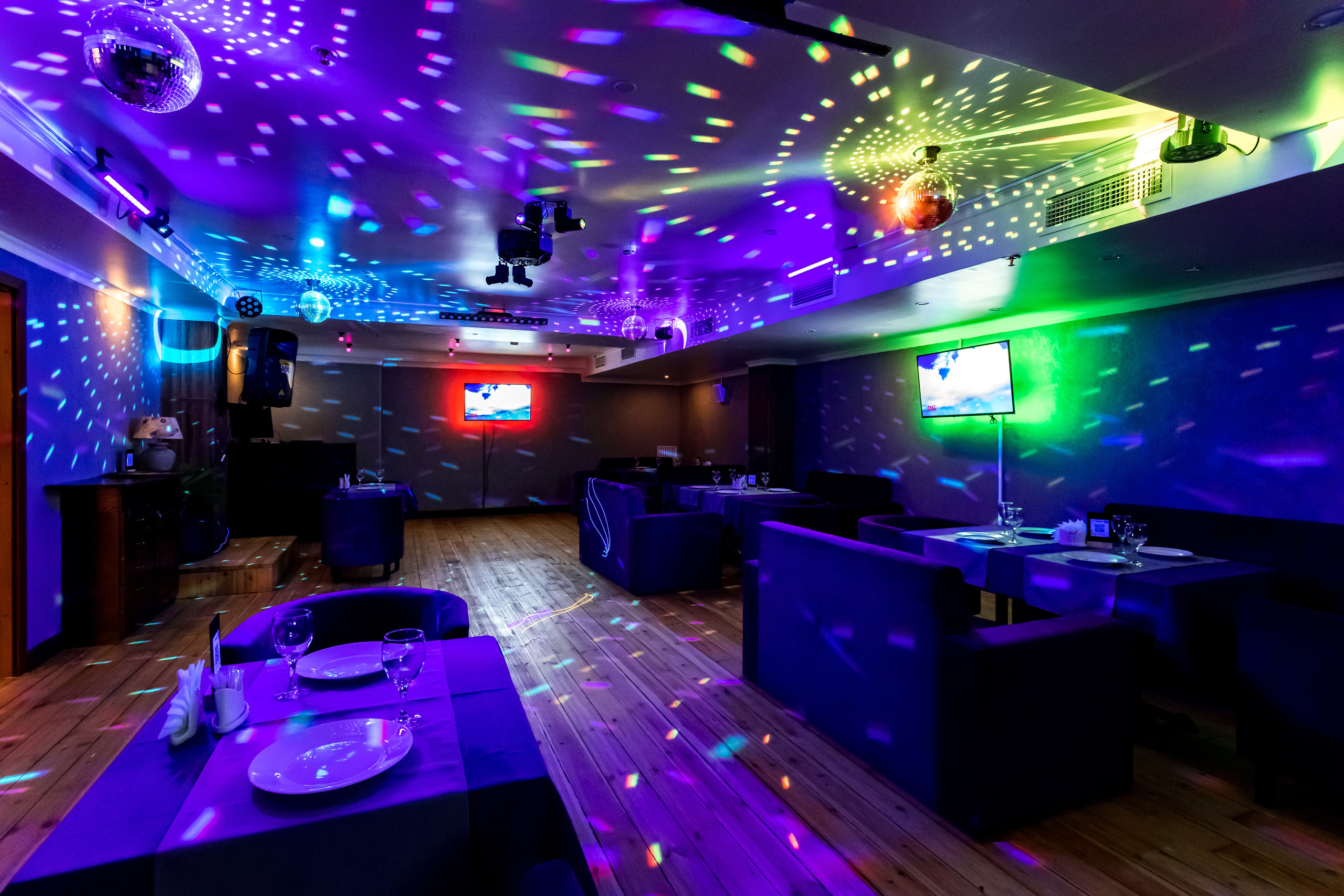 Съемка для караоке-клуба Дружба в Новокосино. Интерьеры, Контент, Портреты | Фотограф в Москве Дани Терно